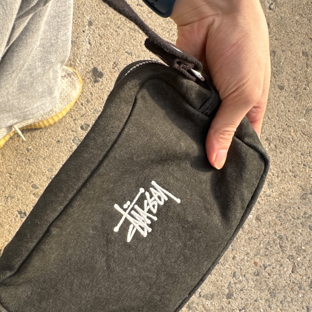 Stussy Canvas Side Pouch Washed Black 착용 스타일