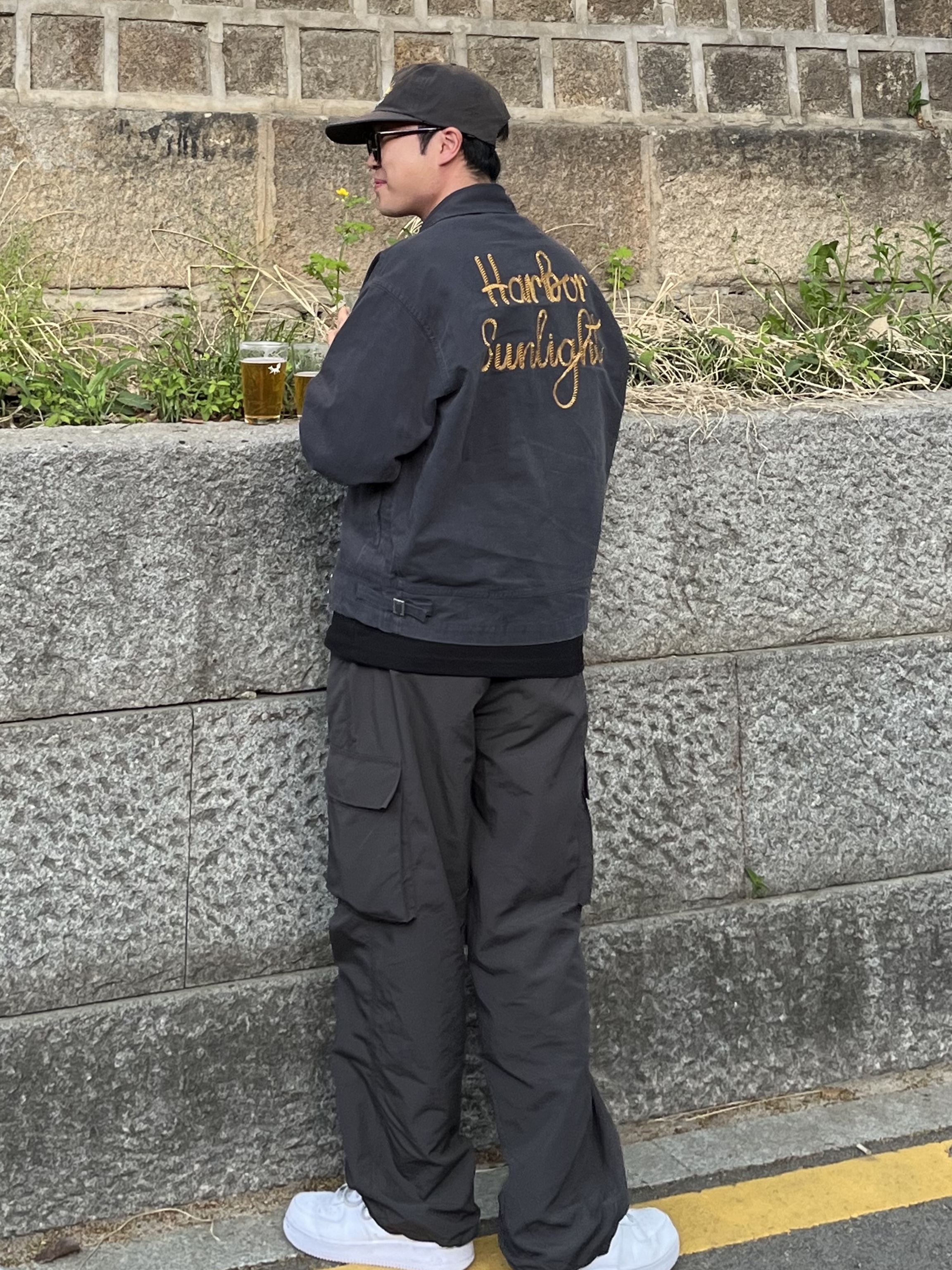 Sansan Gear Logo T-Shirt Black - 24SS, Nike Air Force 1 '07 Low White 착용 스타일 - 1