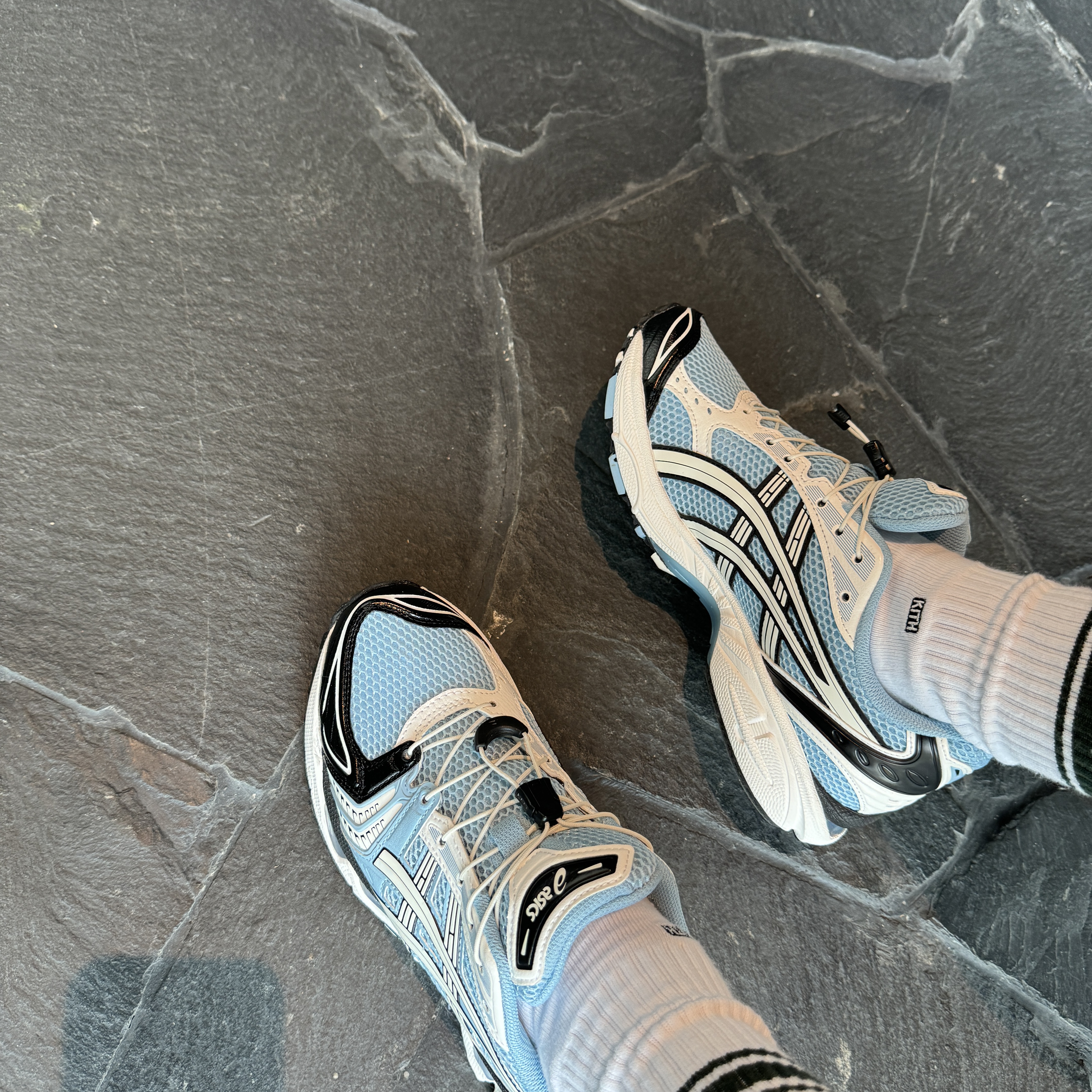 Asics Unlimited Gel-Kayano 14 Mist Cream 착용 스타일 - 1