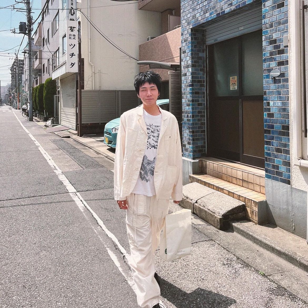 Amaiyuutsu Natural Coverall Jacket Natural, Amaiyuutsu Nep Denim Coverall Jacket Indigo 착용 스타일 - 1