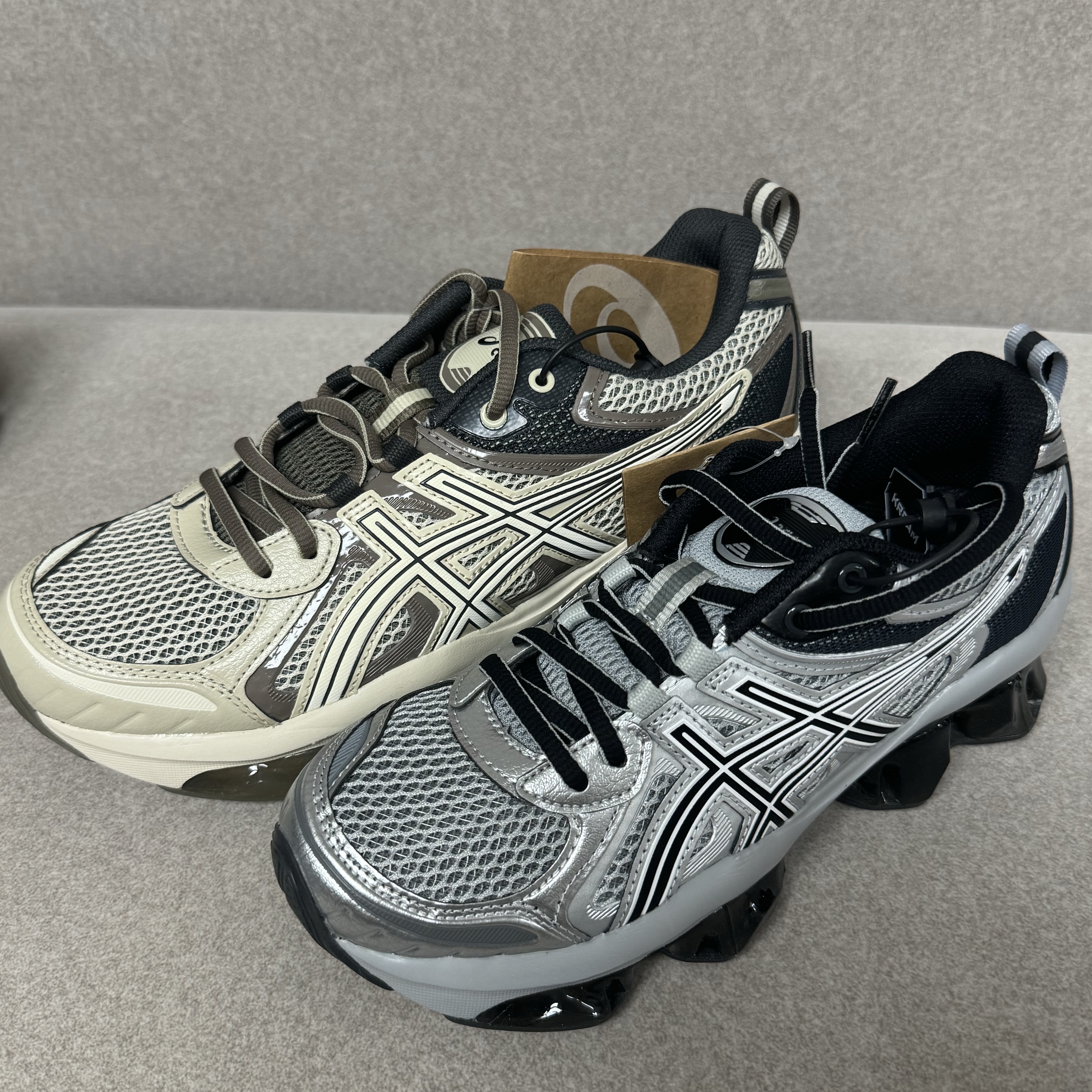 Asics Gel-Quantum Kinetic Birch Dark Taupe 착용 스타일