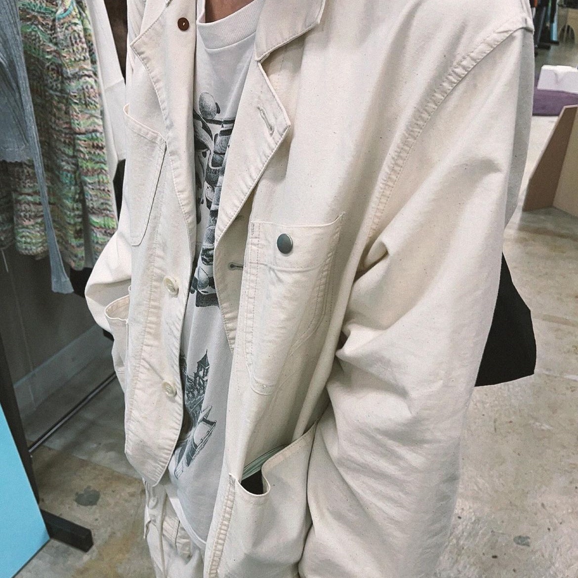 Amaiyuutsu Natural Coverall Jacket Natural, Amaiyuutsu Nep Denim Coverall Jacket Indigo 착용 스타일 - 2