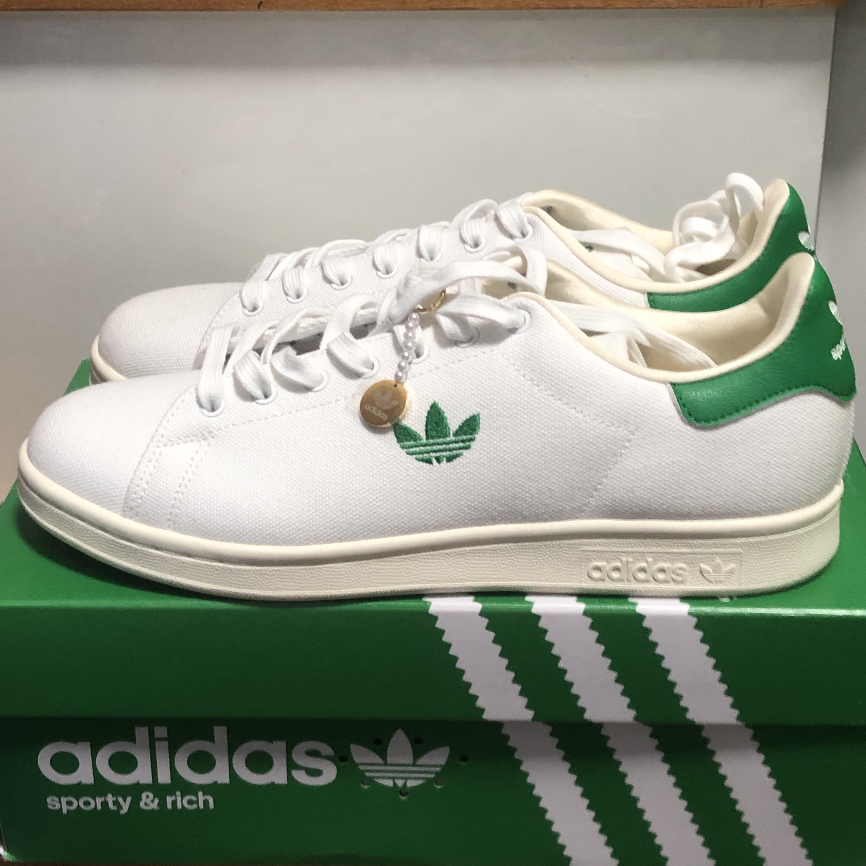 Adidas x Sporty & Rich Stan Smith White Green 착용 스타일