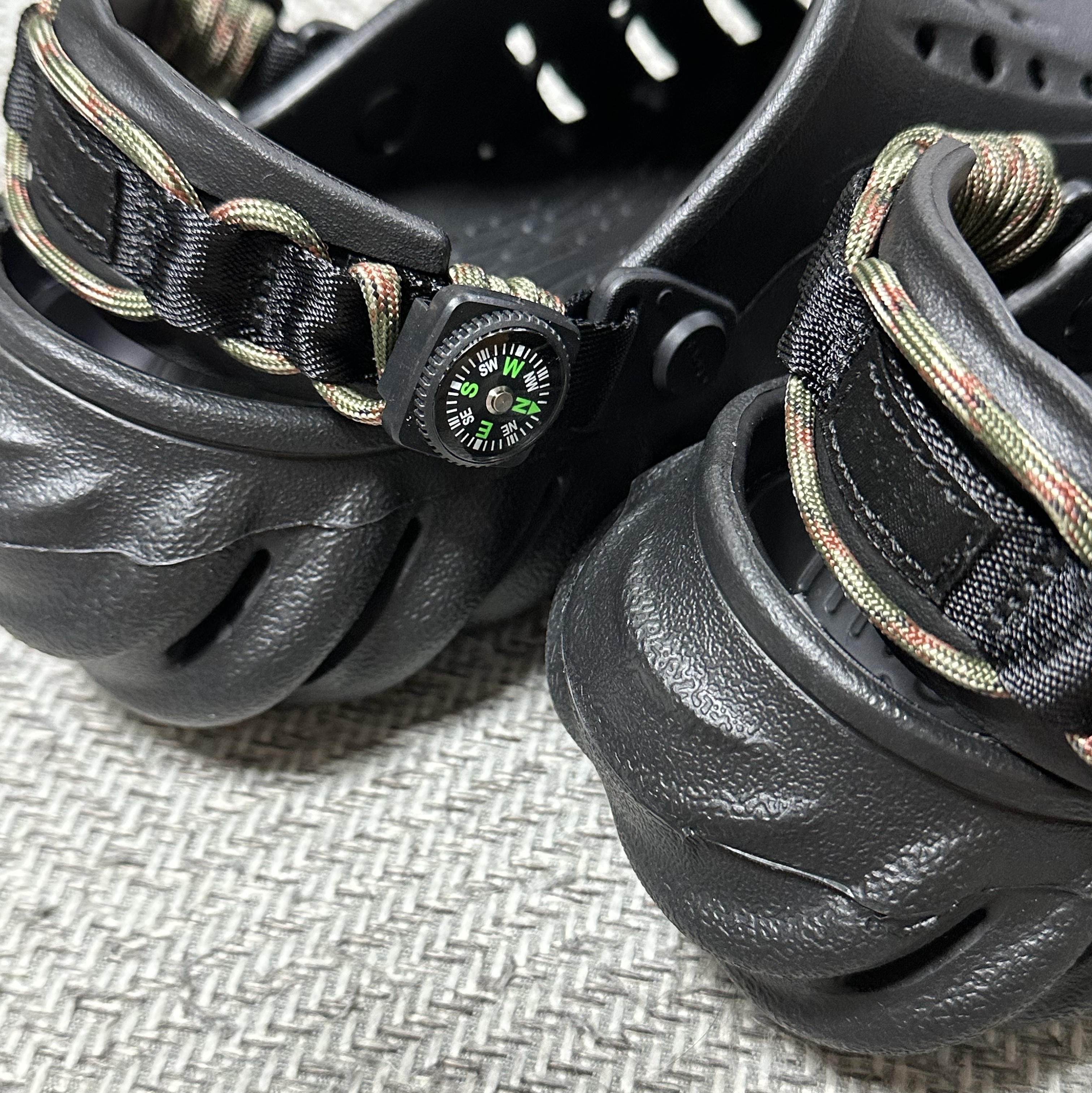Crocs Echo Clog Black 착용 스타일 - 2
