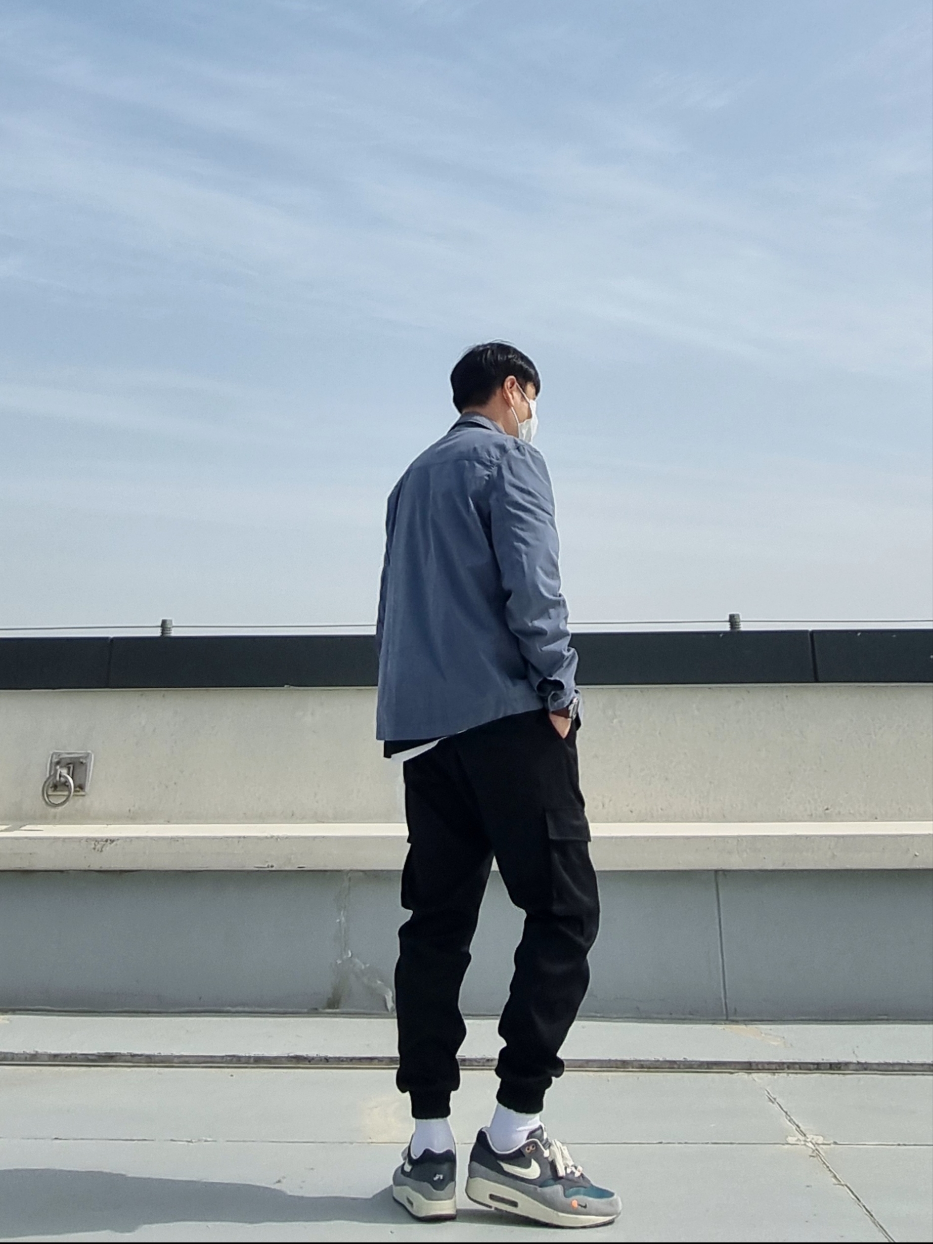 Nike x Kasina Air Max 1 SP Won-Ang Particle Grey, Off-White Marker Arrow Skate L/S T-Shirt Black 착용 스타일 - 3