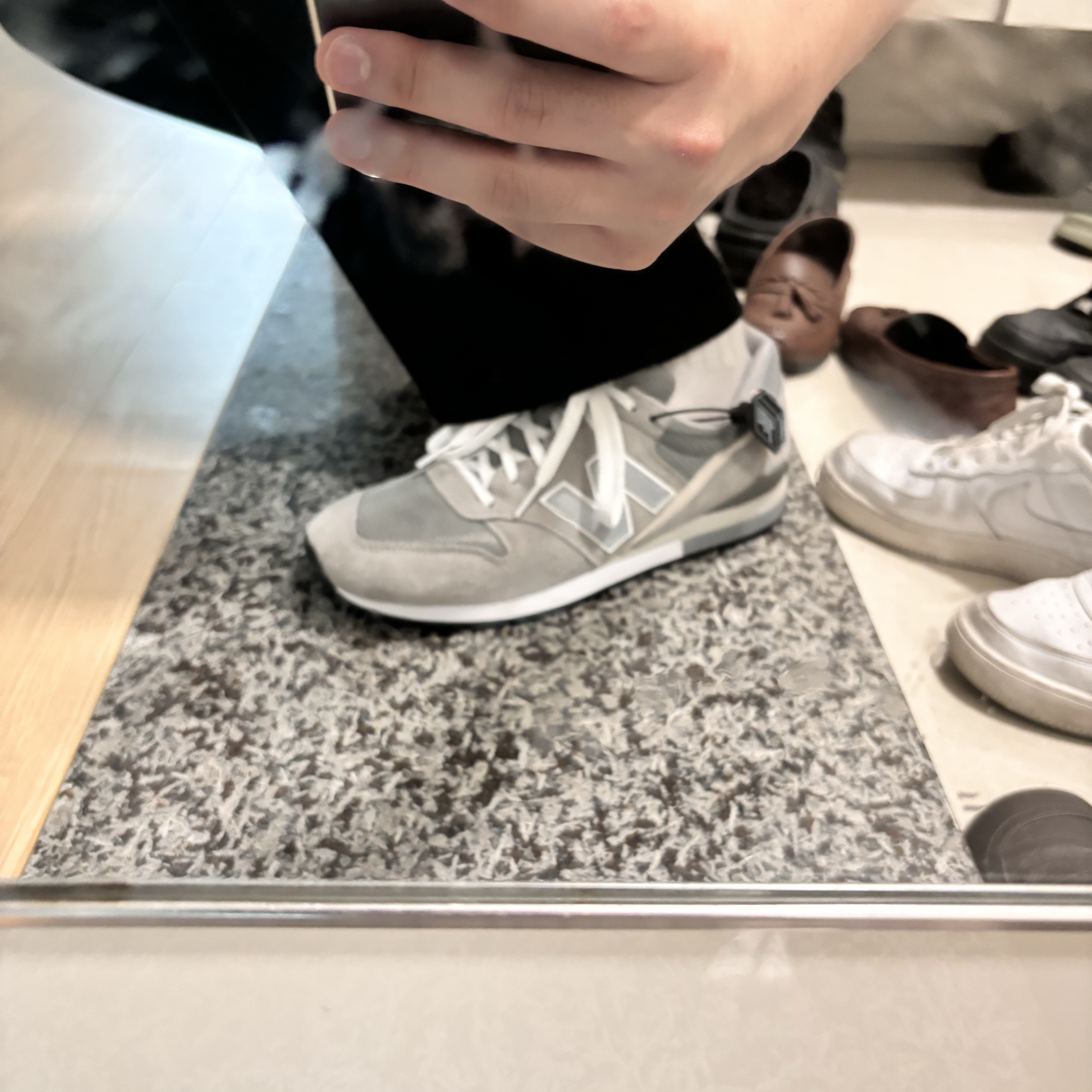 New Balance 996 Grey 착용 스타일 - 1