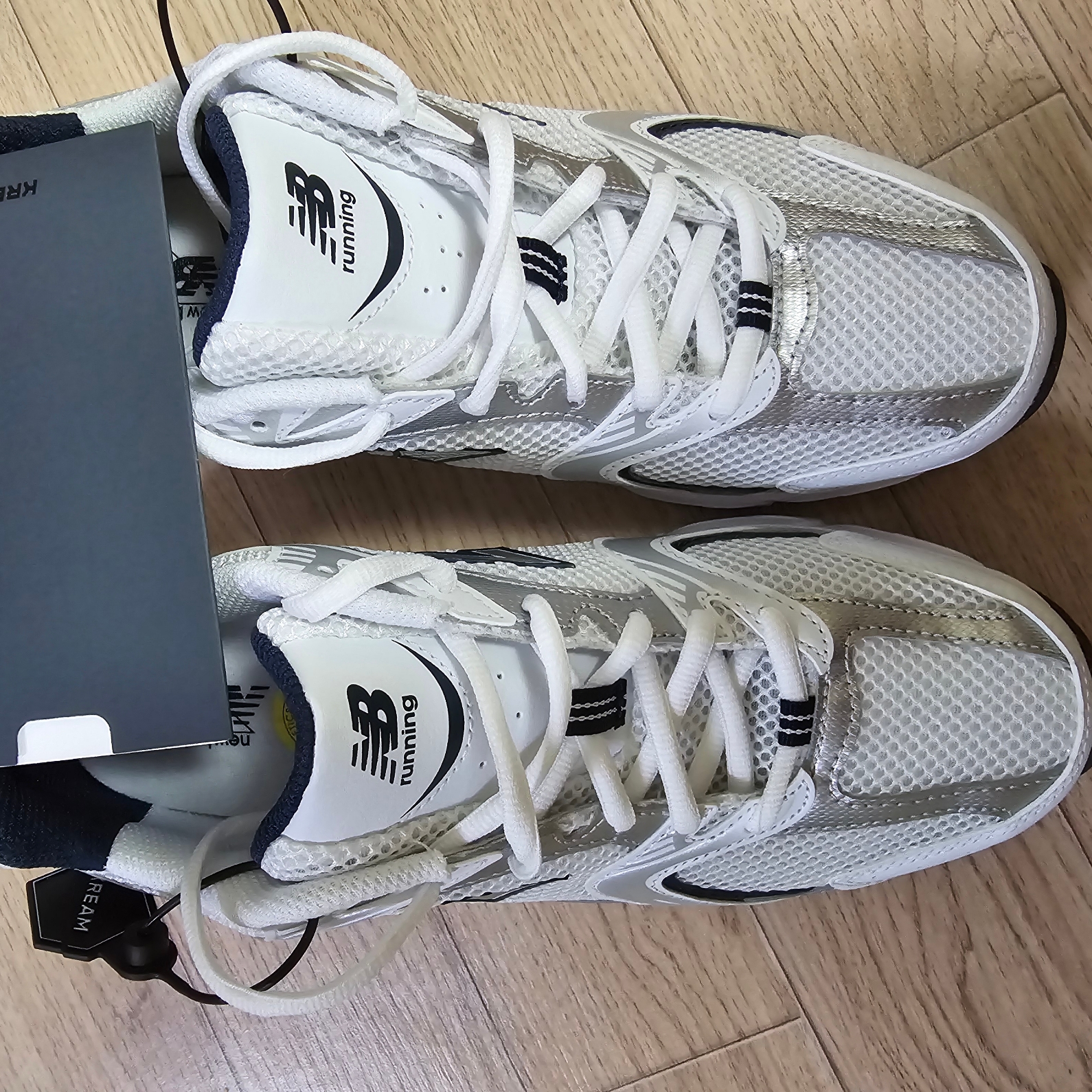 New Balance 530 White 착용 스타일 - 1