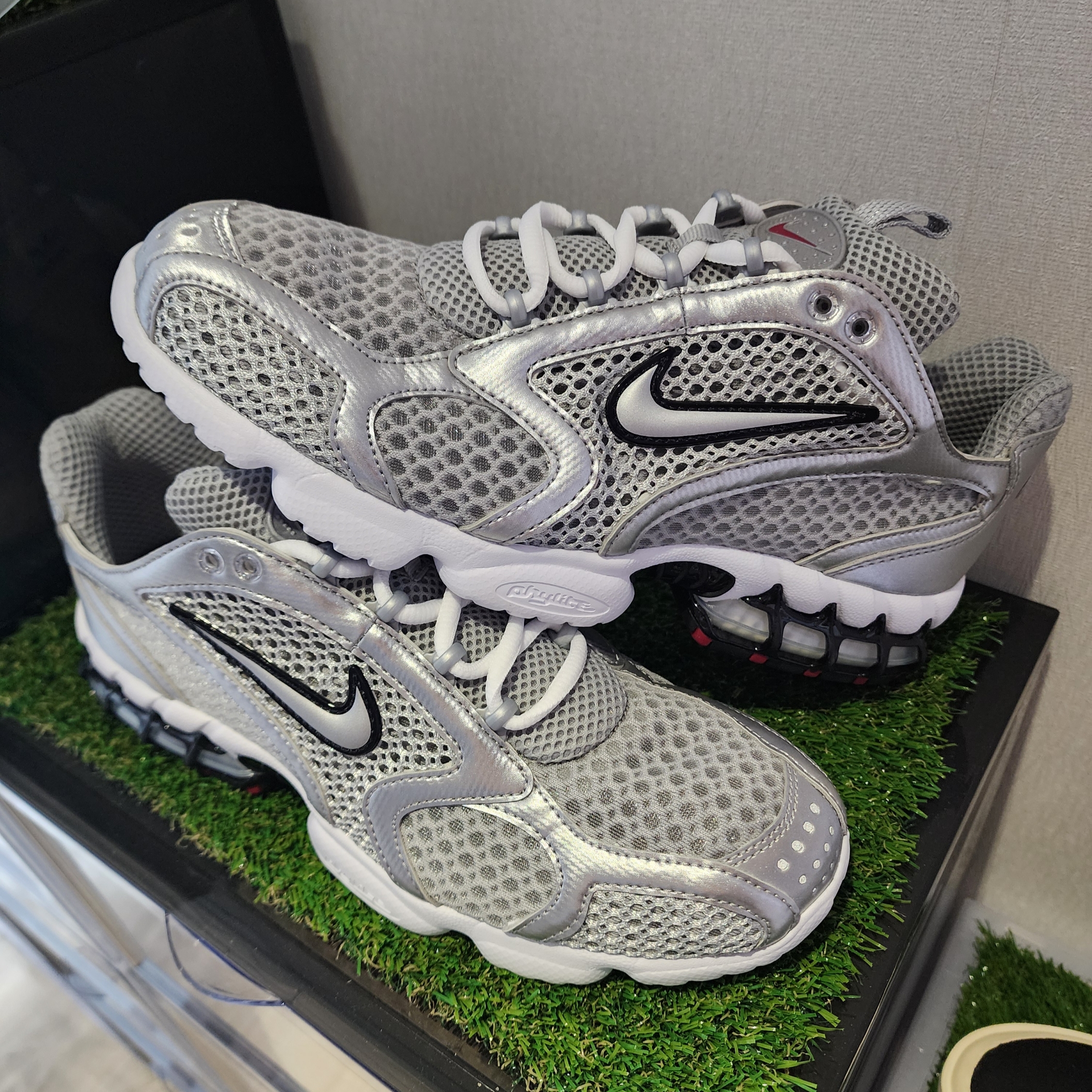 Nike Air Zoom Spiridon Cage 2 Metallic Silver, Nike x Stussy Air Zoom Spiridon Cage 2 Pure Platinum 착용 스타일 - 1