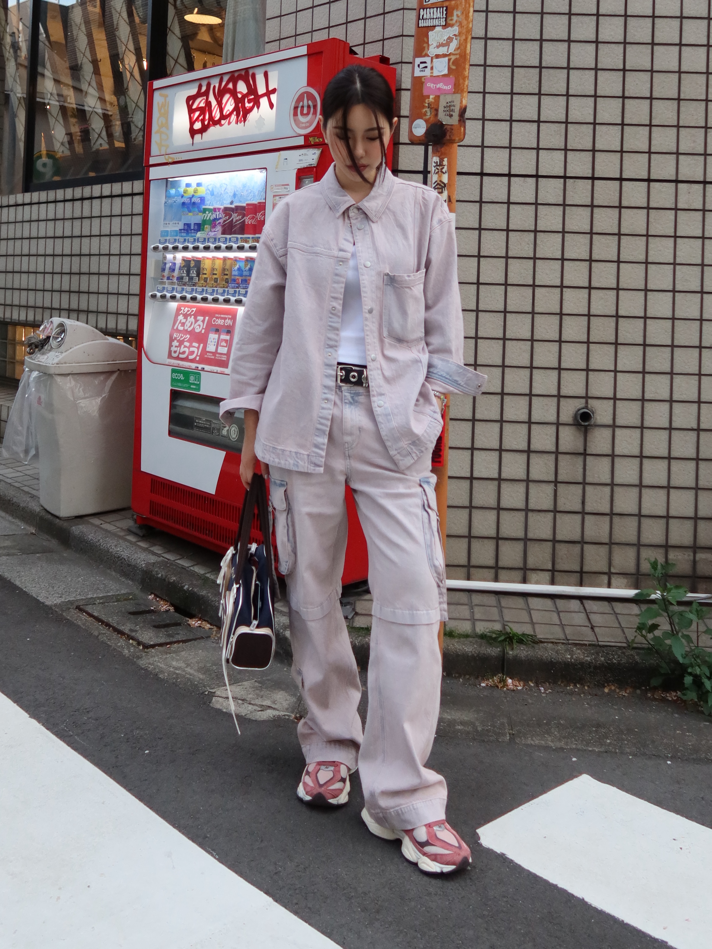 New Balance 9060 Cherry Blossom 착용 스타일