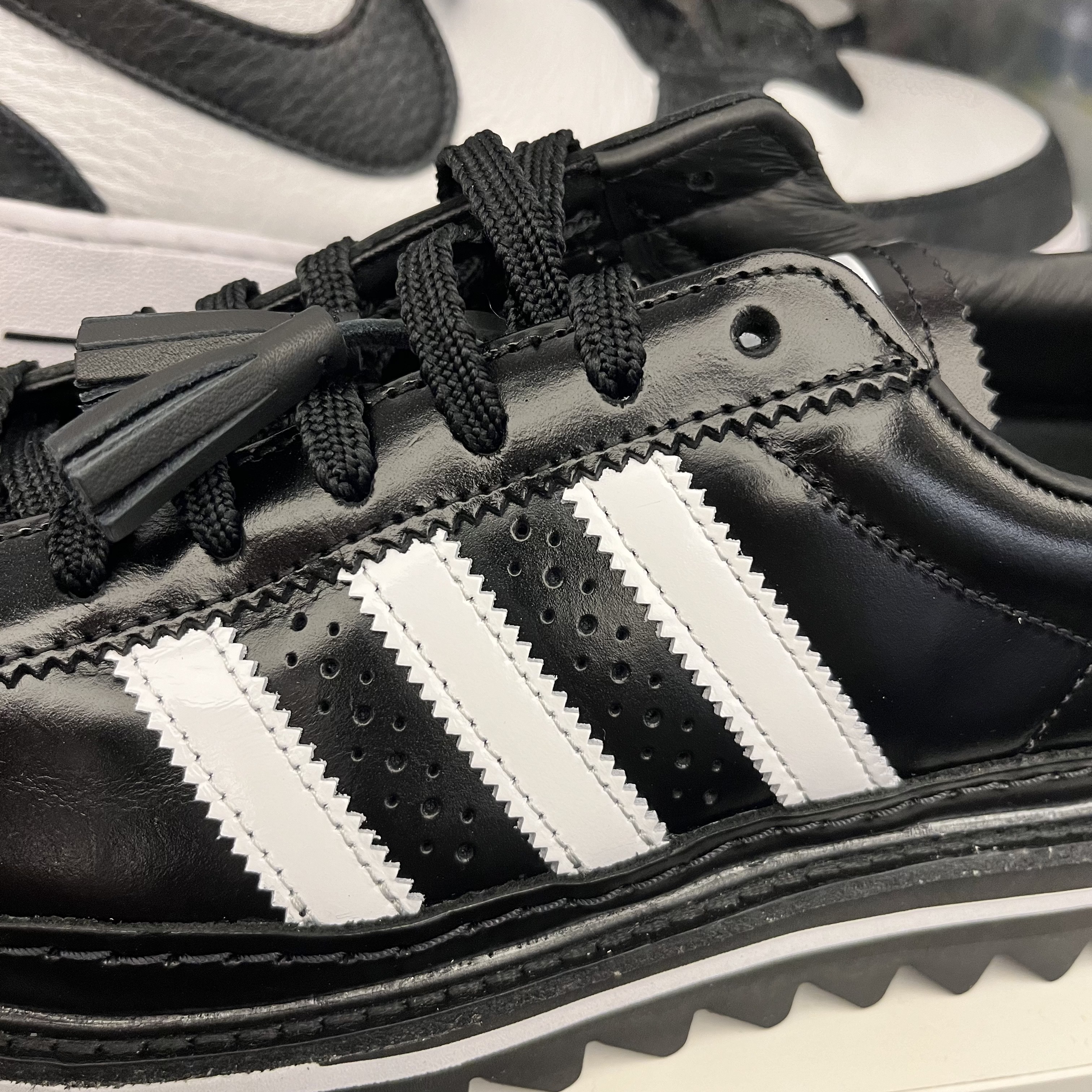 Adidas x Clot Superstar Core Black Cloud White 착용 스타일 - 2