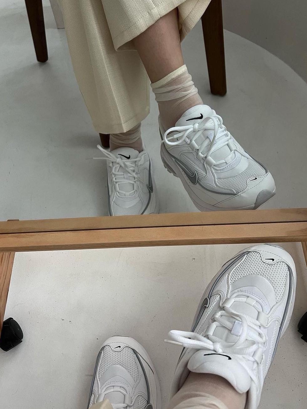 (W) Nike Air Max Bliss Next Nature Wolf Grey, (W) Nike Air Max Bliss Triple White 착용 스타일 - 3