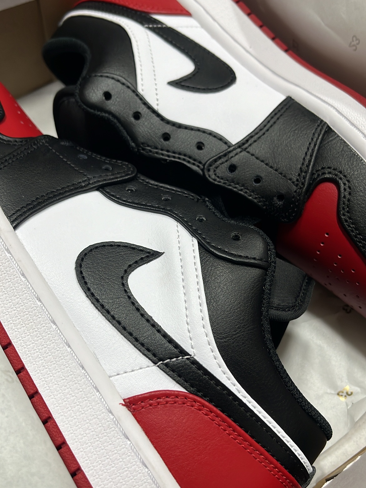 Jordan 1 Low Bred Toe 착용 스타일 - 1