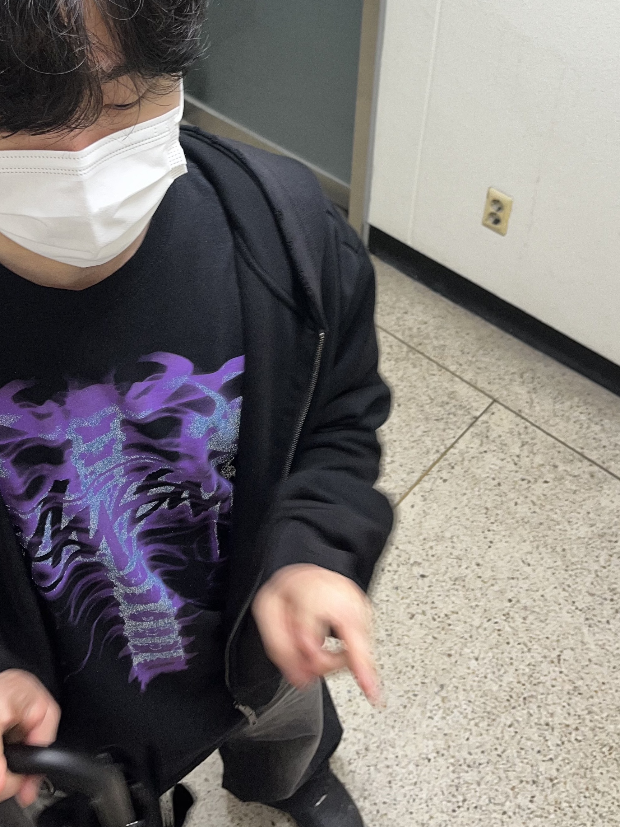 Stussy Rib Cage LS T-Shirt Black, Nike Air Force 1 '07 Low Triple Black 착용 스타일