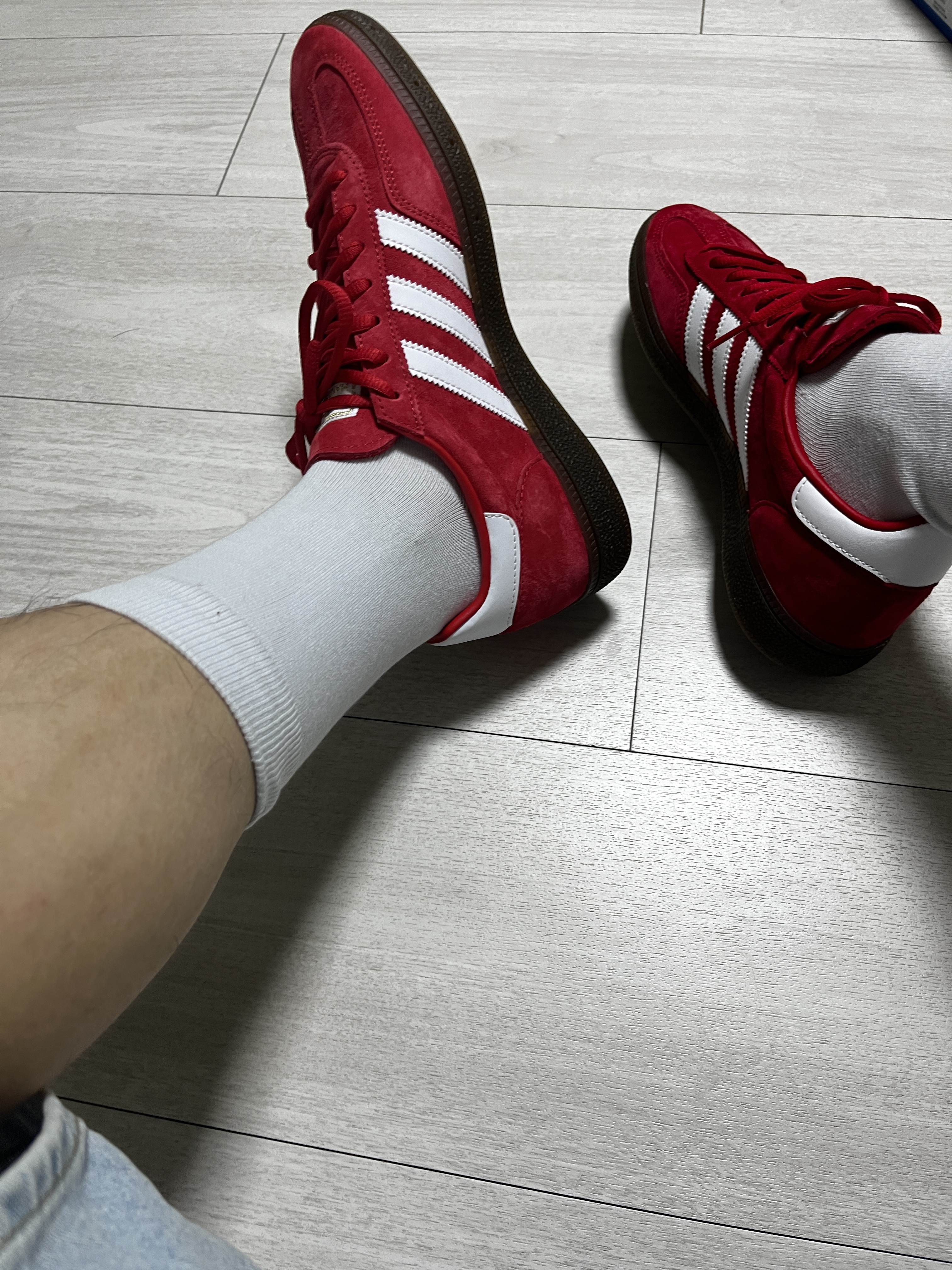 Adidas Spezial Handball Scarlet Cloud White 착용 스타일