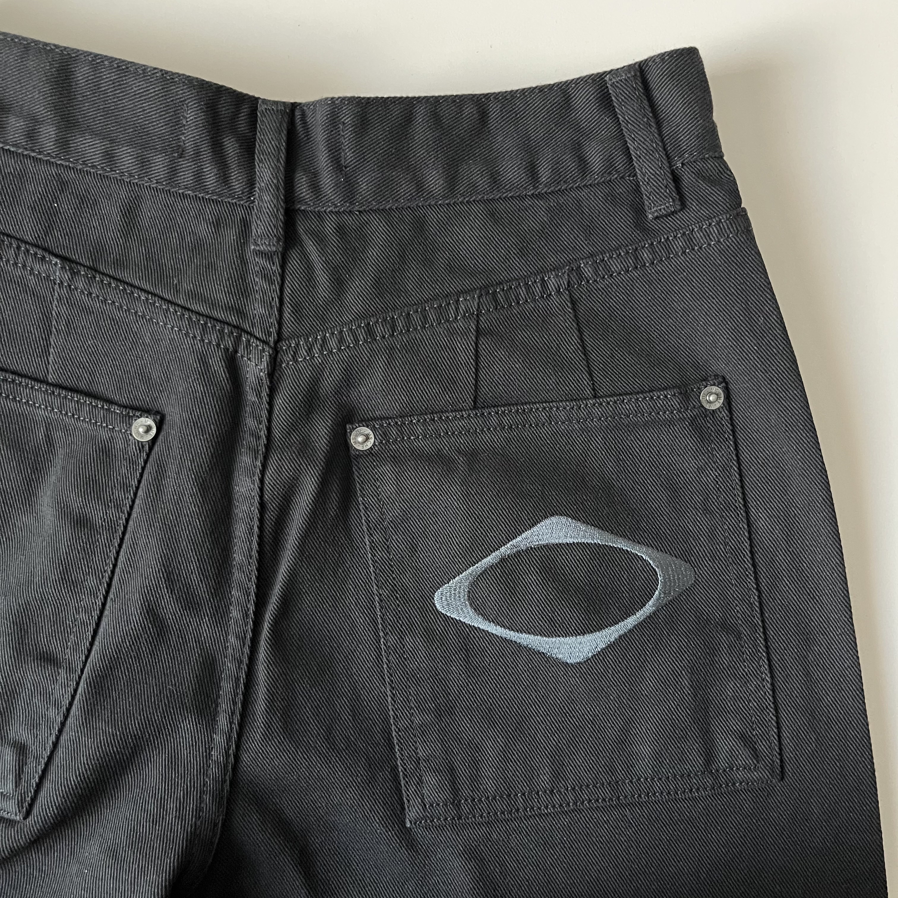 (W) Mischief Bermuda Pants Black 착용 스타일 - 2