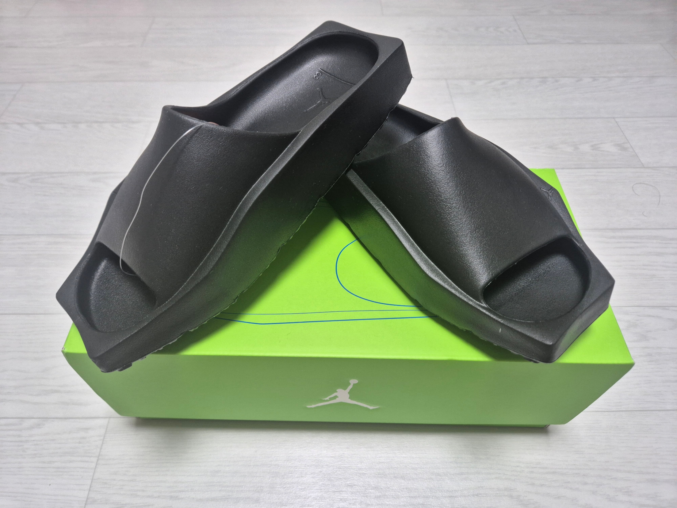 (W) Jordan Hex Slide Black 착용 스타일 - 1
