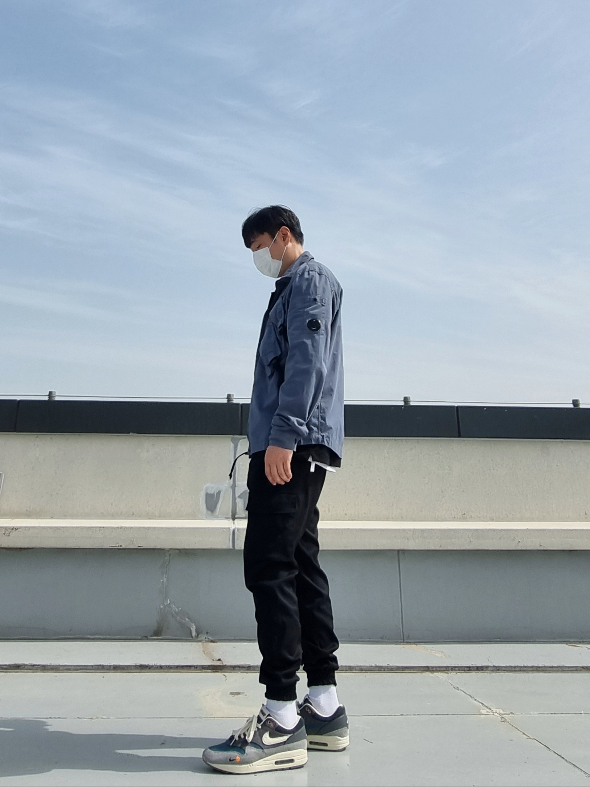 Nike x Kasina Air Max 1 SP Won-Ang Particle Grey, Off-White Marker Arrow Skate L/S T-Shirt Black 착용 스타일 - 2