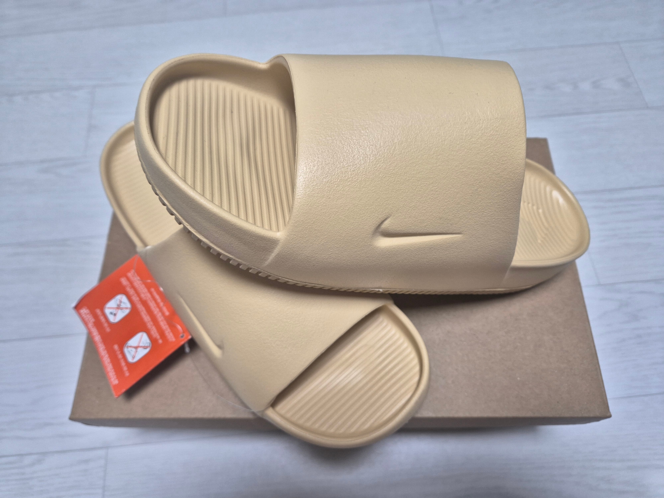 Nike Calm Slide Sesame 착용 스타일 - 2