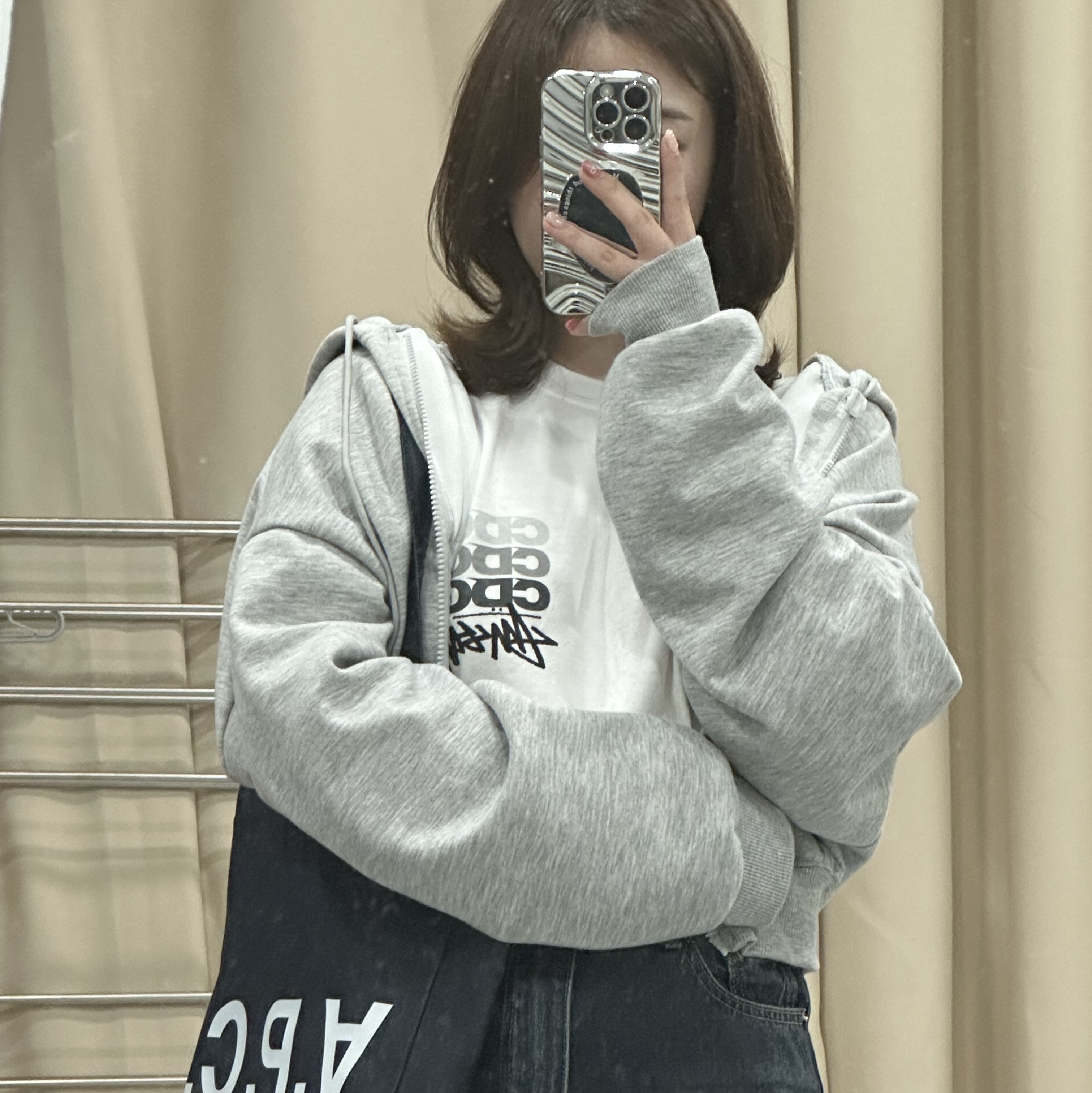 Stussy x CDG Dot LS T-Shirt White, A.P.C. Laure Tote Bag Blue 착용 스타일