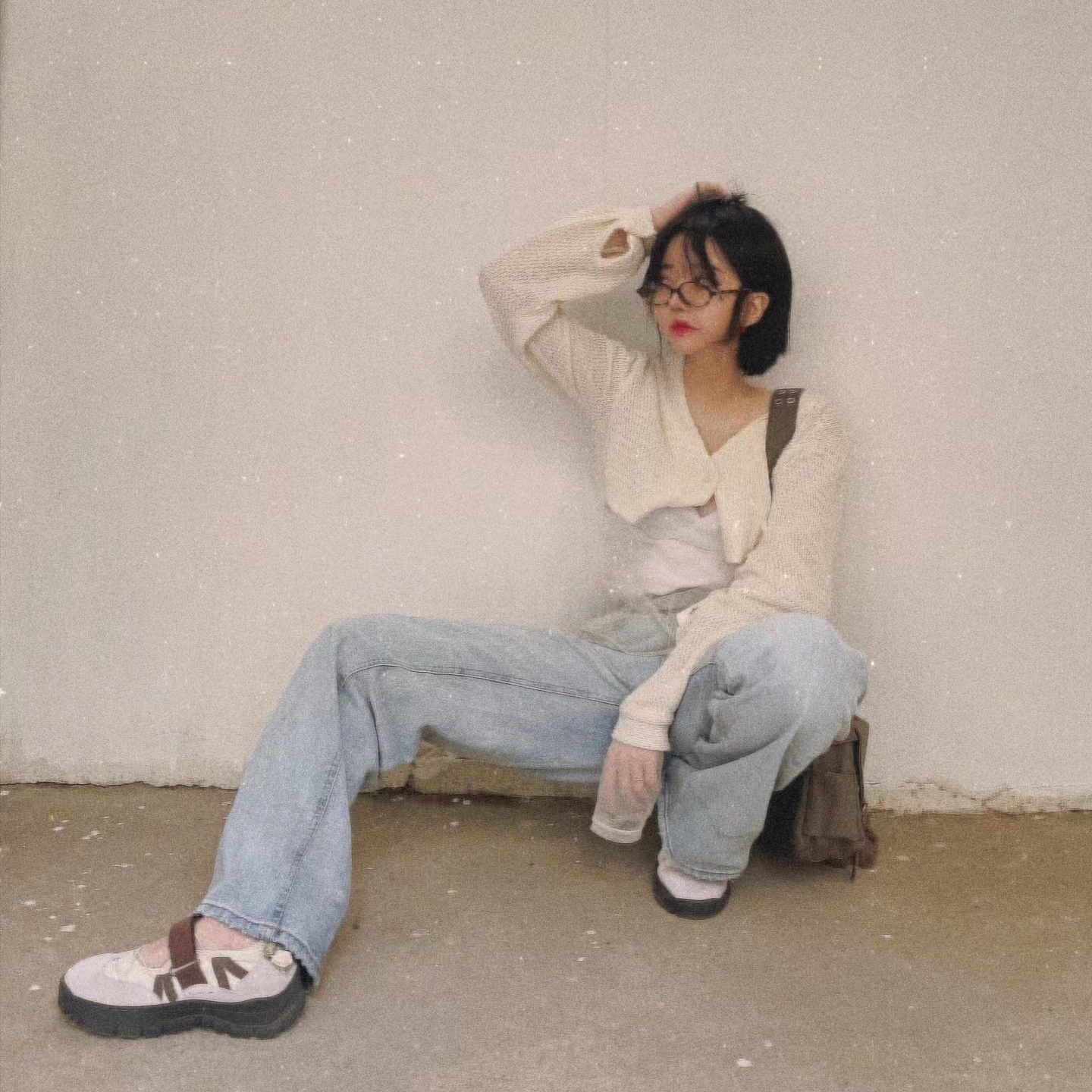 (W) Rockfishweatherwear x Glowny Bryn Velcro Sneakers Ivory 착용 스타일