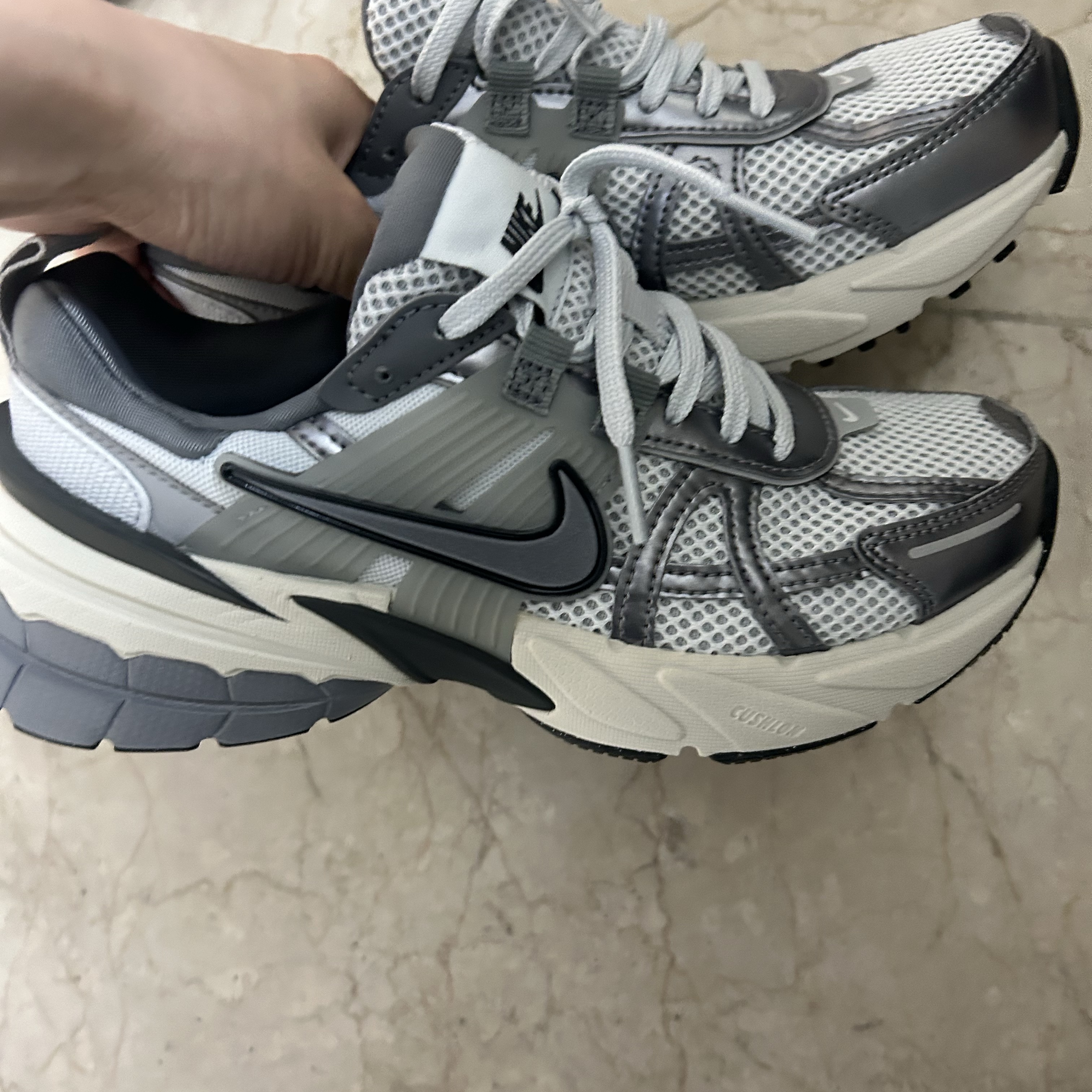 Nike V2K Run Pure Platinum Wolf Grey 착용 스타일