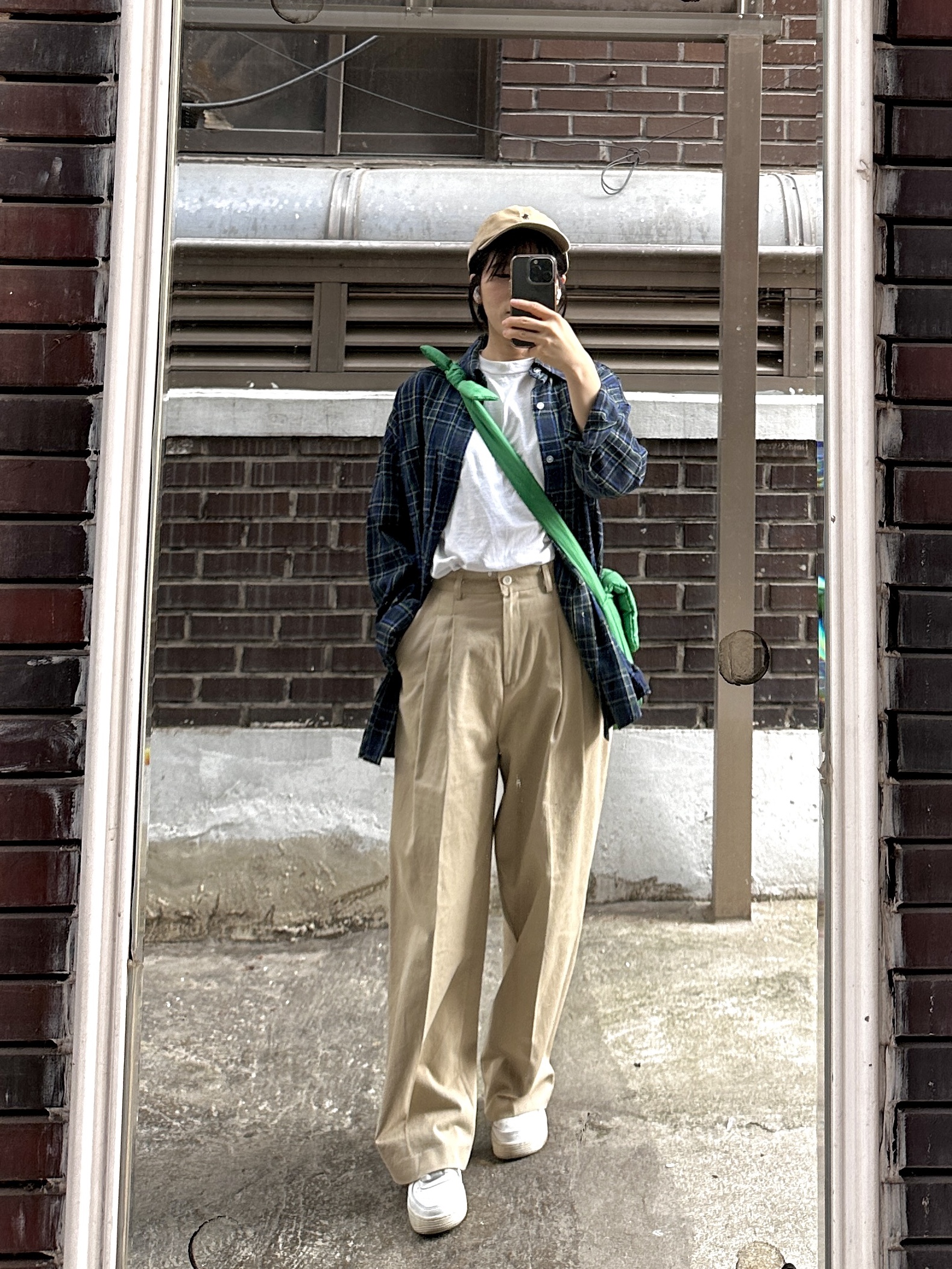 [30%적립] Polo Ralph Lauren Cotton Chino Ball Cap Cafe Tan, Nike Air Force 1 '07 Low White 착용 스타일 - 2