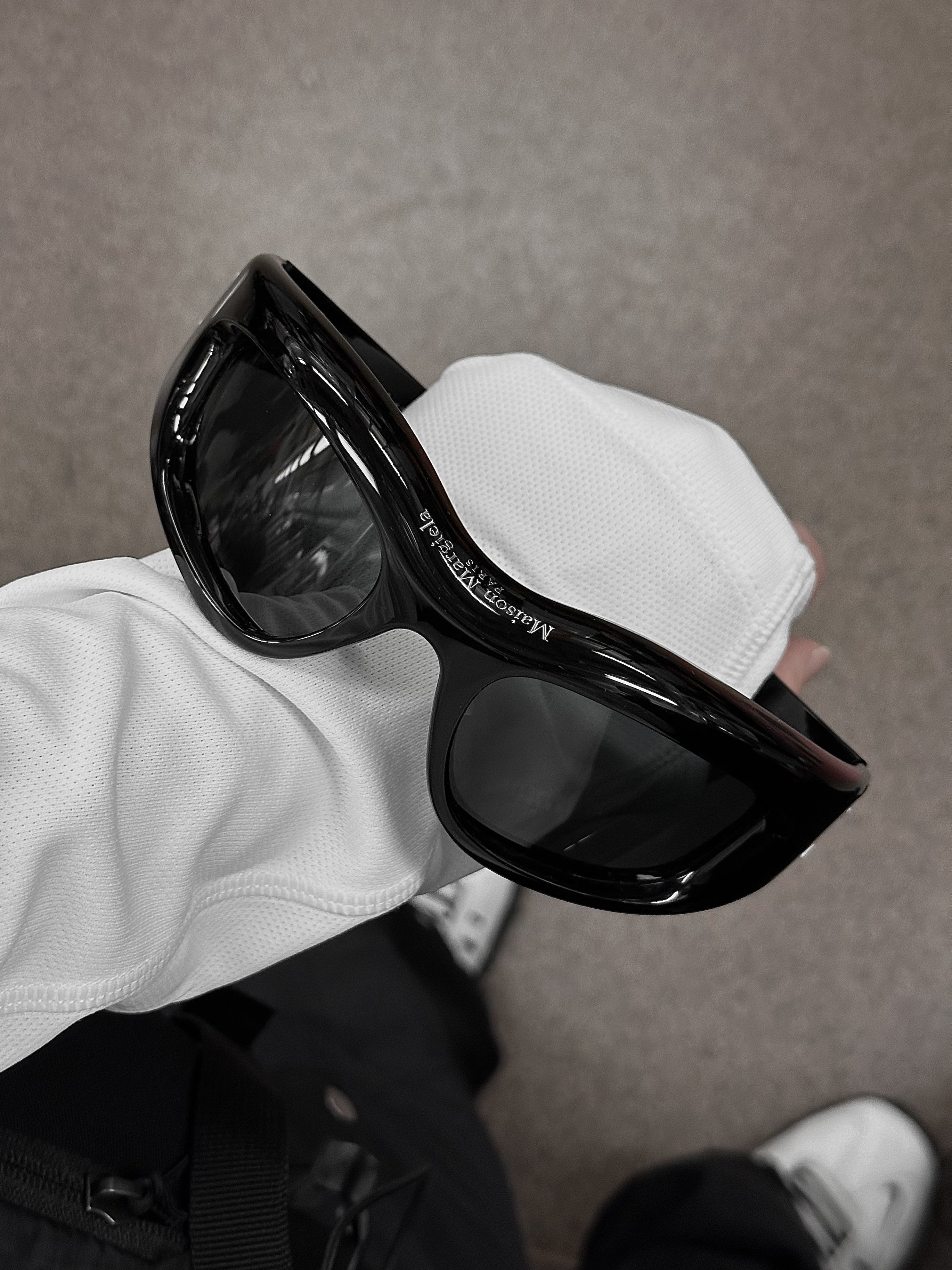 Gentle Monster x Maison Margiela MM002 Black Black, Nike x Ambush Air Adjust Force SP Summit White and Black 착용 스타일