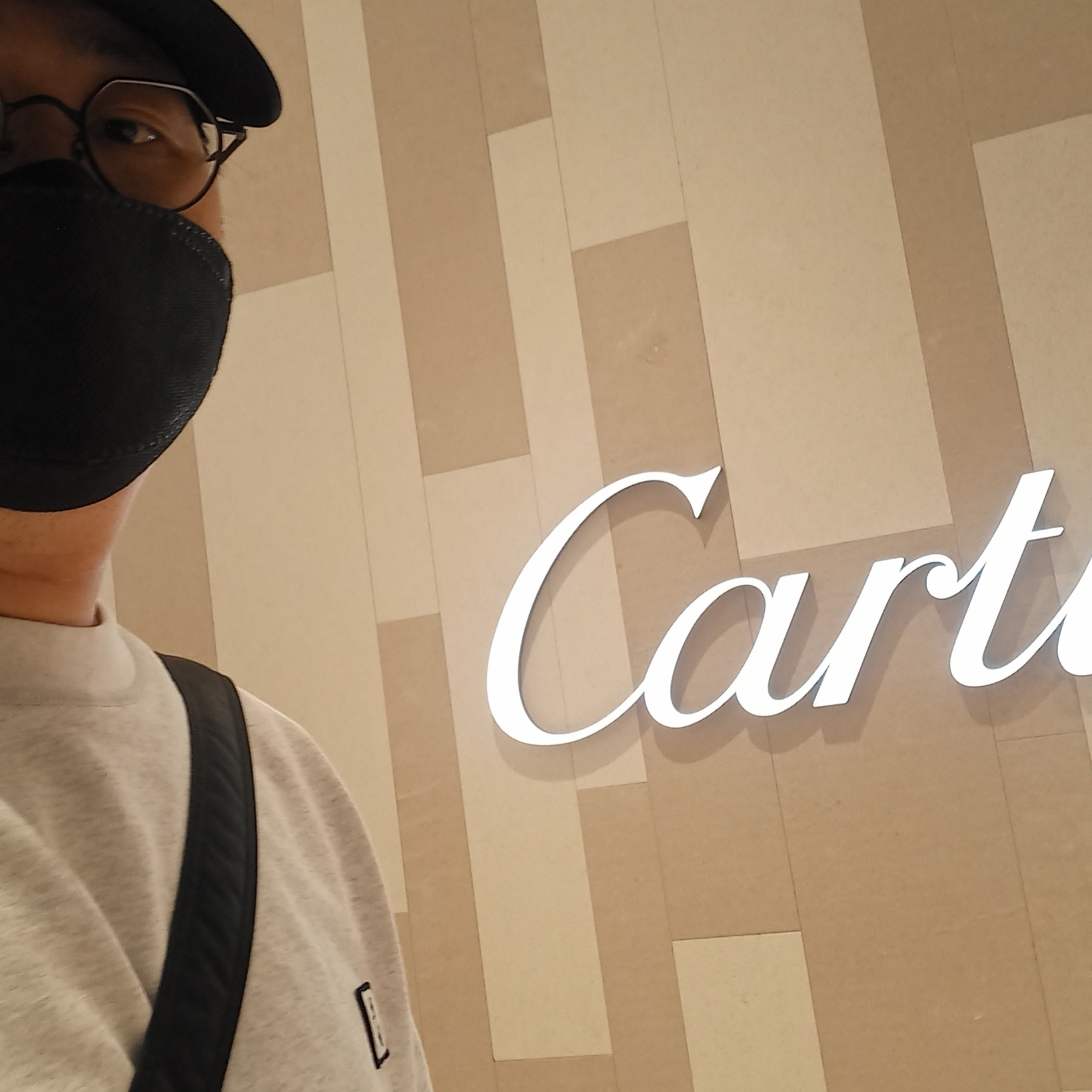 (W) Celine Triomphe Baseball Cap in Cotton Black, Wooyoungmi Cotton Back Logo Sweatshirt Gray - 24SS 착용 스타일 - 2
