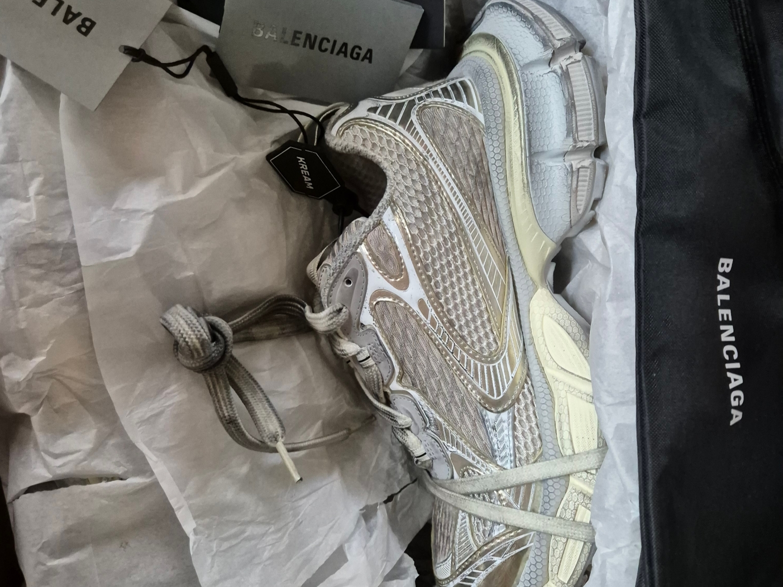 Balenciaga 3XL Sneakers Light Beige 착용 스타일 - 1