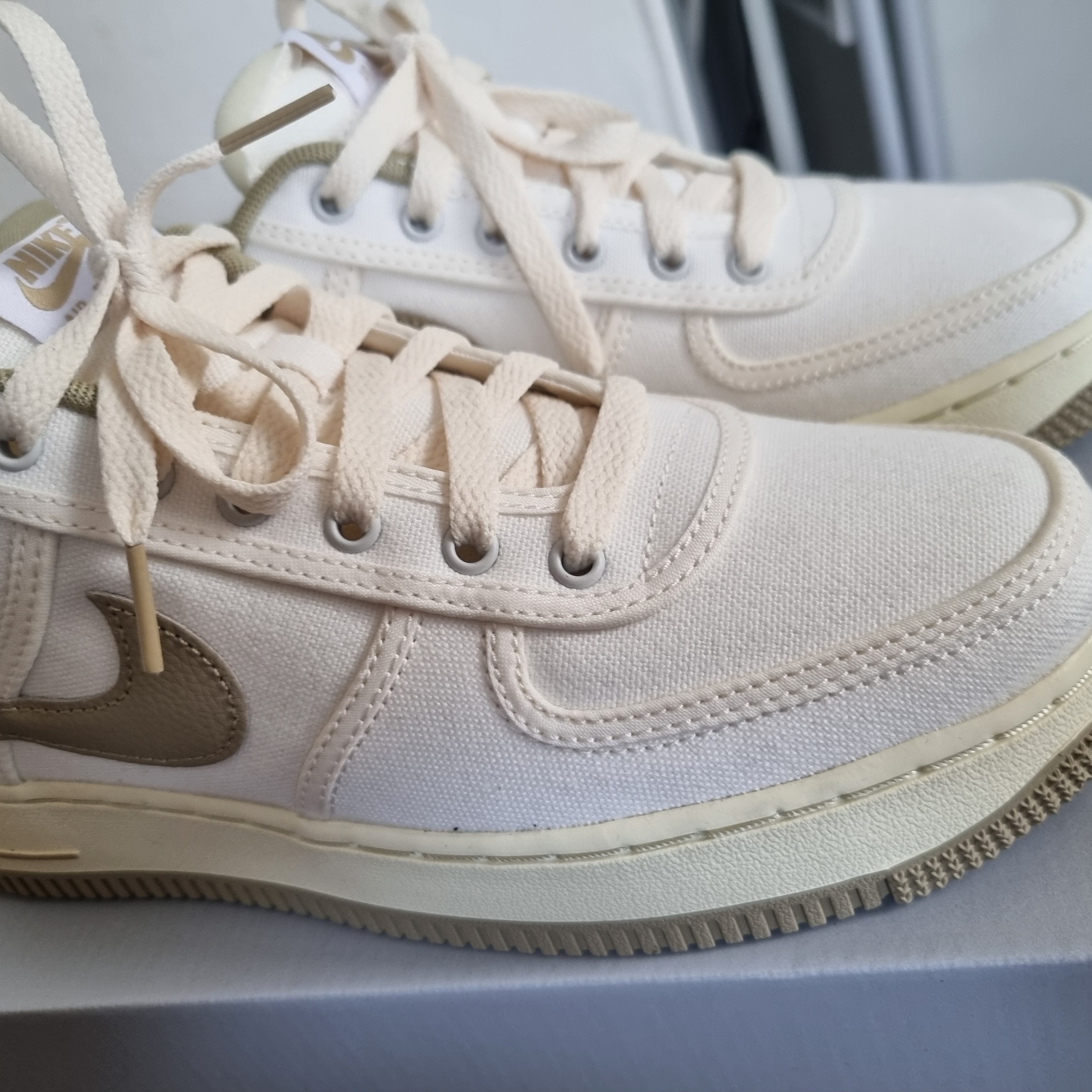 (W) Nike Air Force 1 '07 Sail Pale Vanilla 착용 스타일 - 2