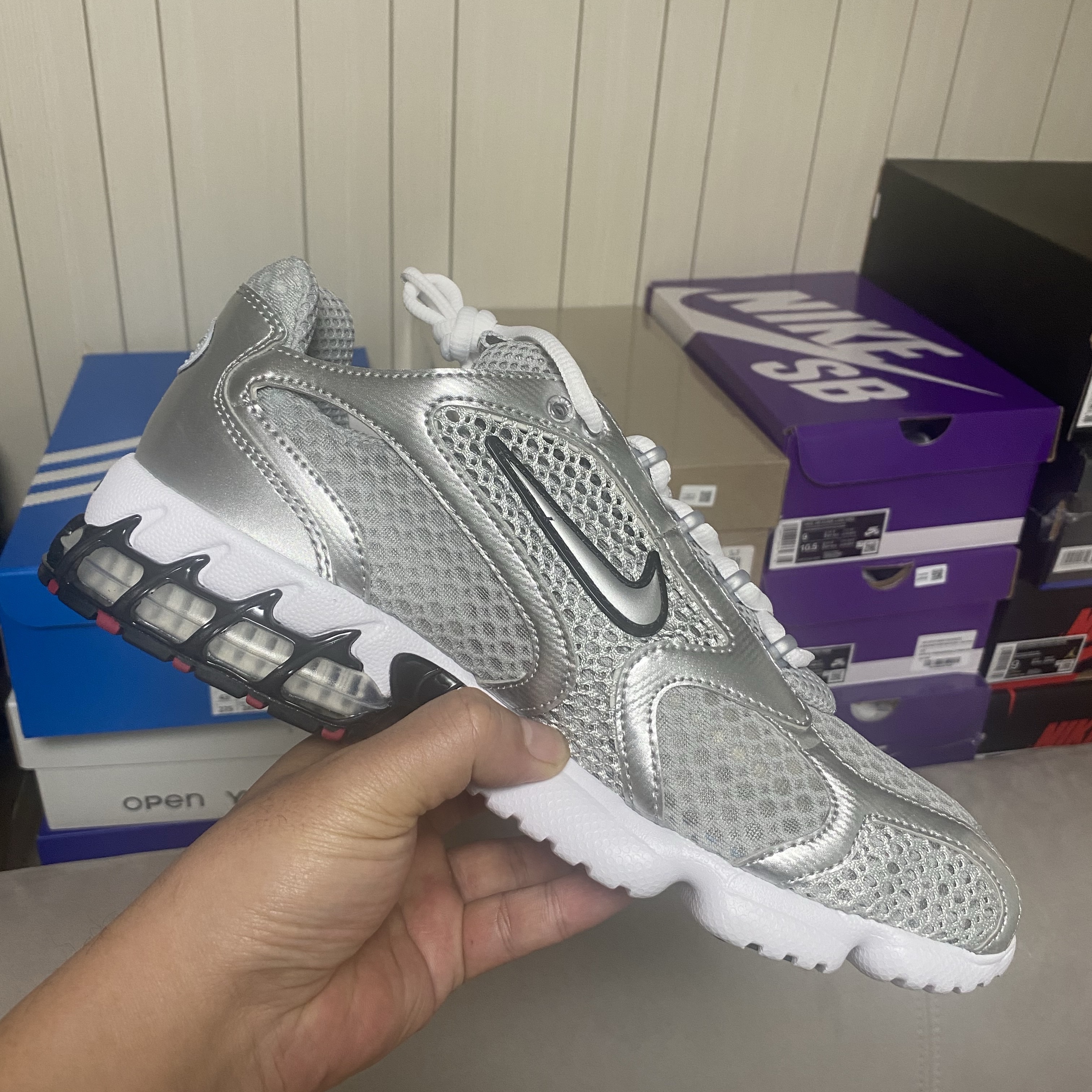Nike Air Zoom Spiridon Cage 2 Metallic Silver 착용 스타일 - 1