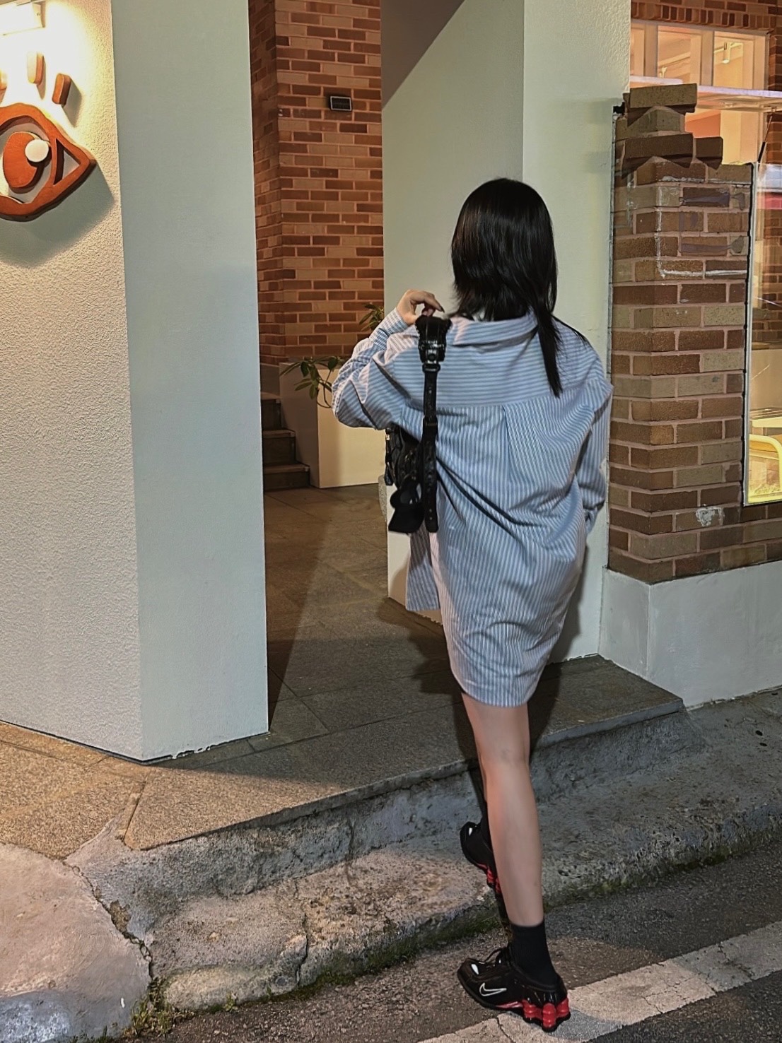 Nike x Martine Rose Shox MR4 Black, Balenciaga Crocodile Embossed Le Cagole XS Shoulder Bag Black 착용 스타일