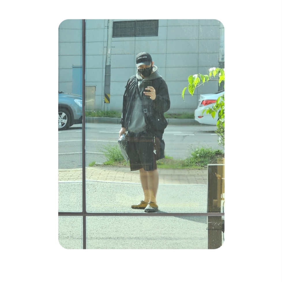 Stussy 8 Ball Keychain Black, IAB Studio Pigment Hoodie Black 착용 스타일