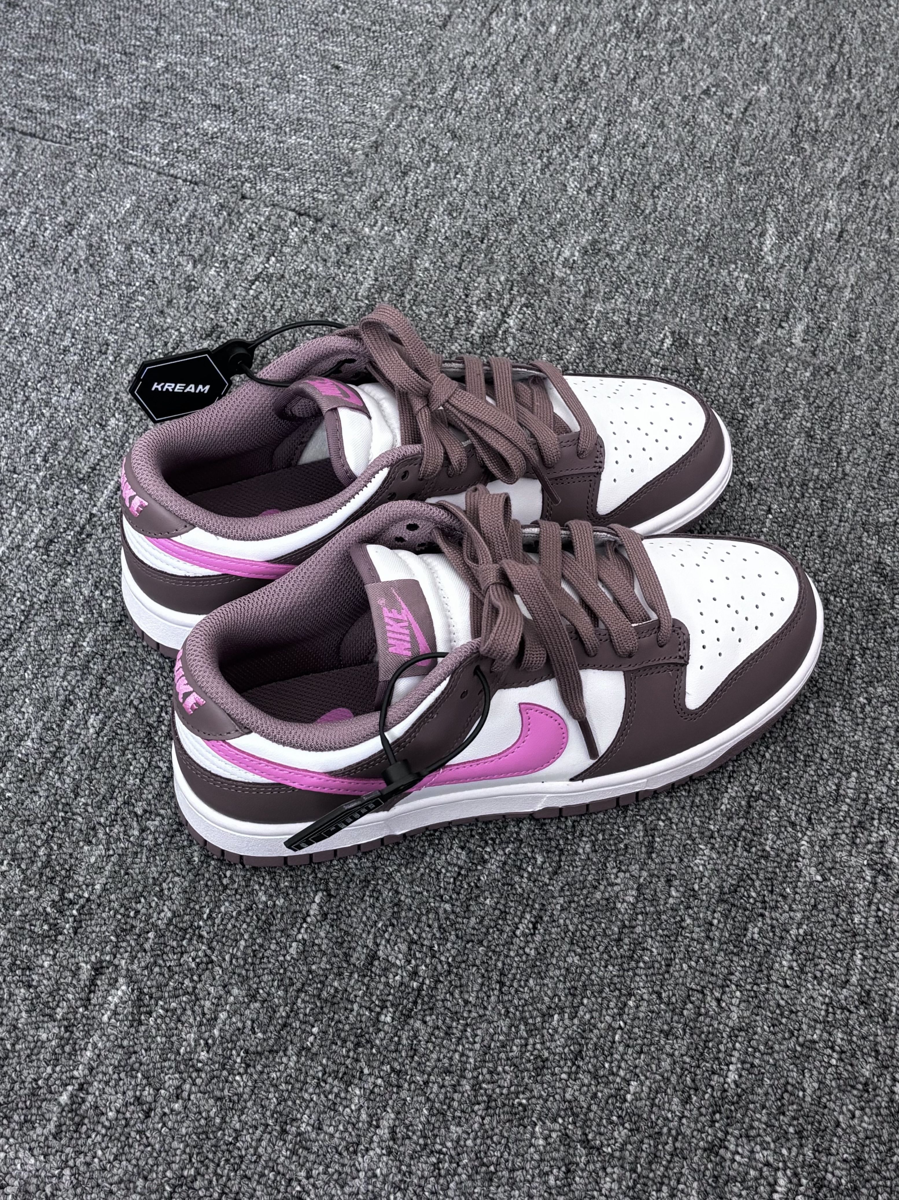 (W) Nike Dunk Low Smokey Mauve Playful Pink 착용 스타일 - 1