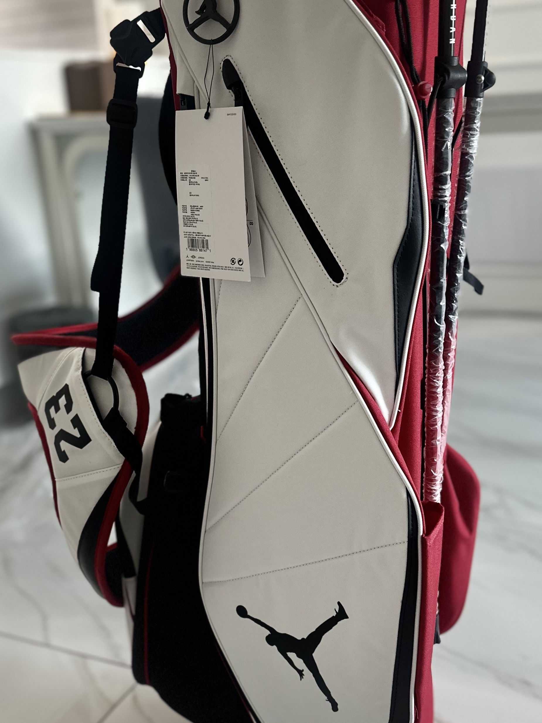 Jordan Fade Away Golf Bag White Varsity Red 착용 스타일 - 3