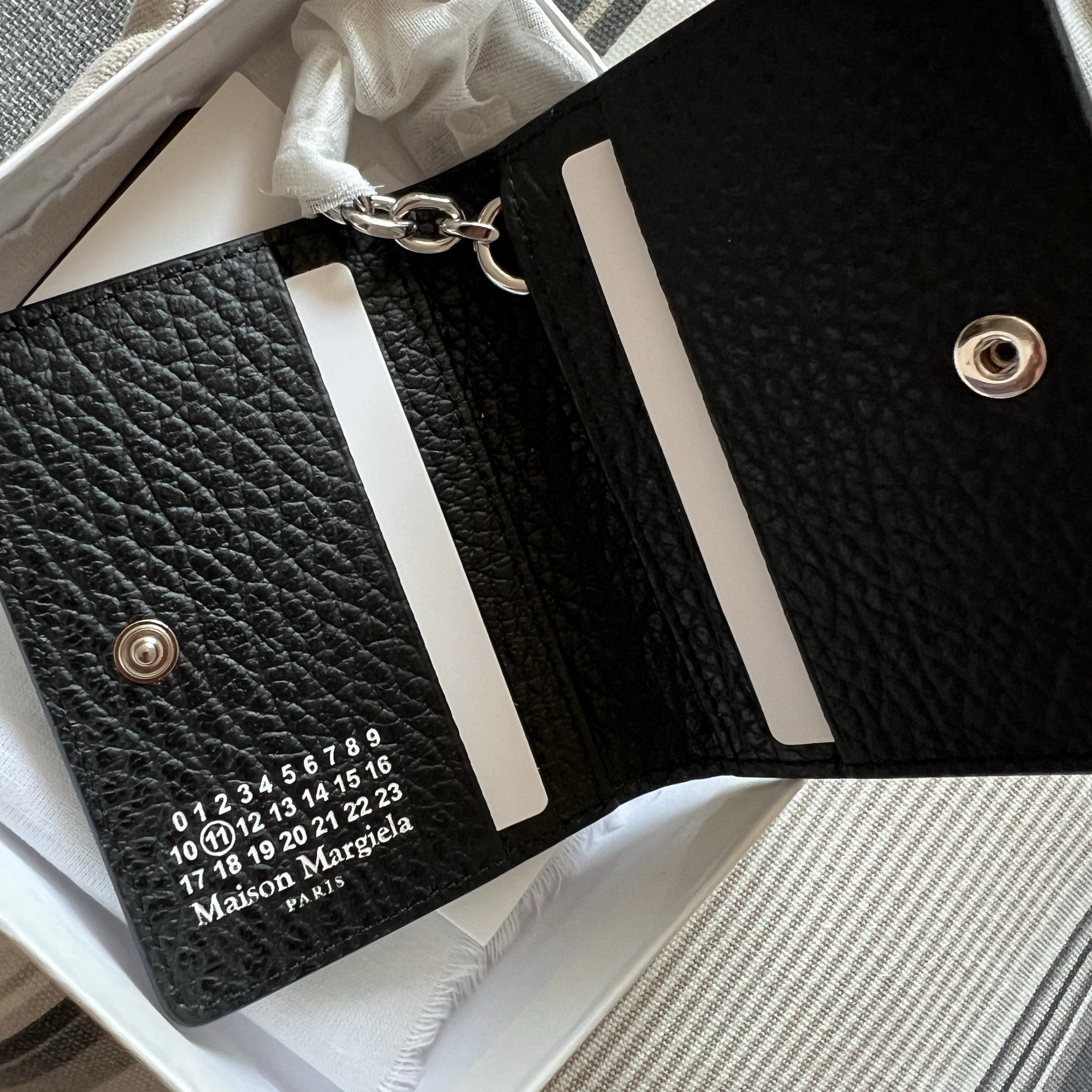 Maison Margiela Keyring Wallet Black 착용 스타일