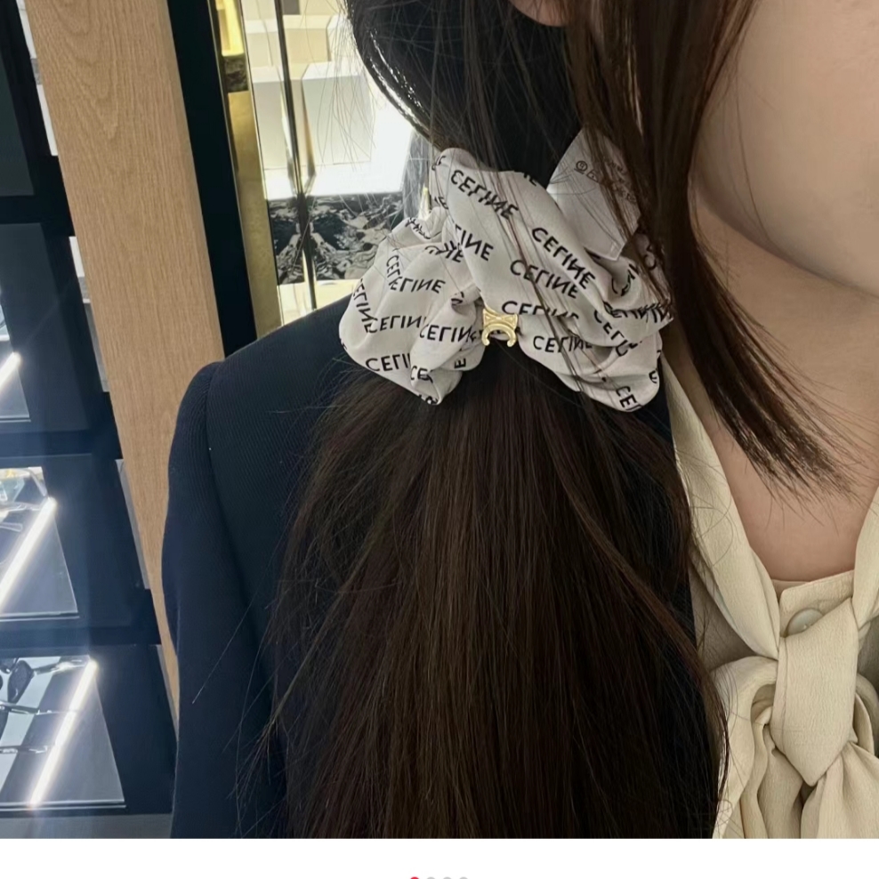 (W) Celine Scrunchy Rayure Bracelet in Brass with Gold Finish and White Slik Gold White 착용 스타일