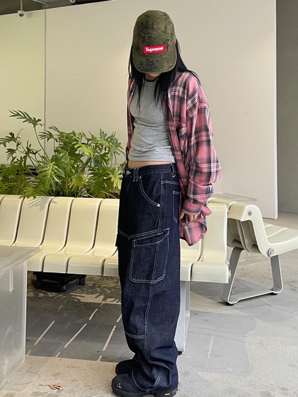 Supreme Washed Chino Twill Camp Cap Dirty Indigo - 24SS, Supreme Lasered Twill Camp Cap Pink - 23SS 착용 스타일 - 5