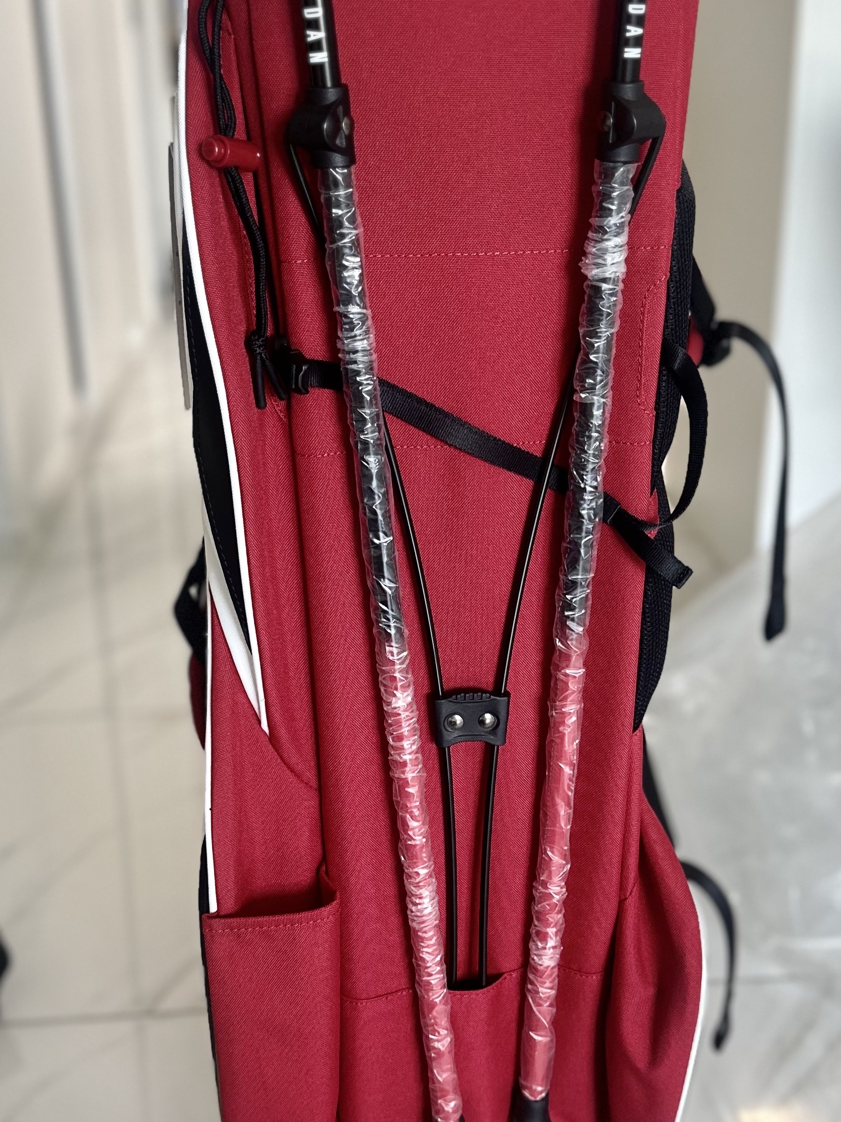 Jordan Fade Away Golf Bag White Varsity Red 착용 스타일 - 2