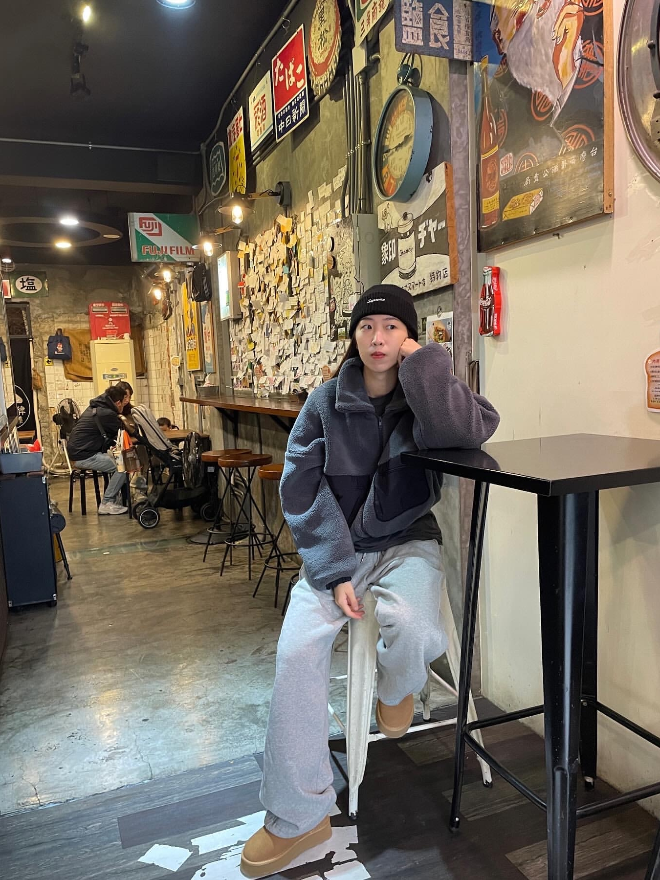 Supreme Loose Gauge Beanie Black, (W) UGG Classic Ultra Mini Boots Chestnut 착용 스타일 - 3