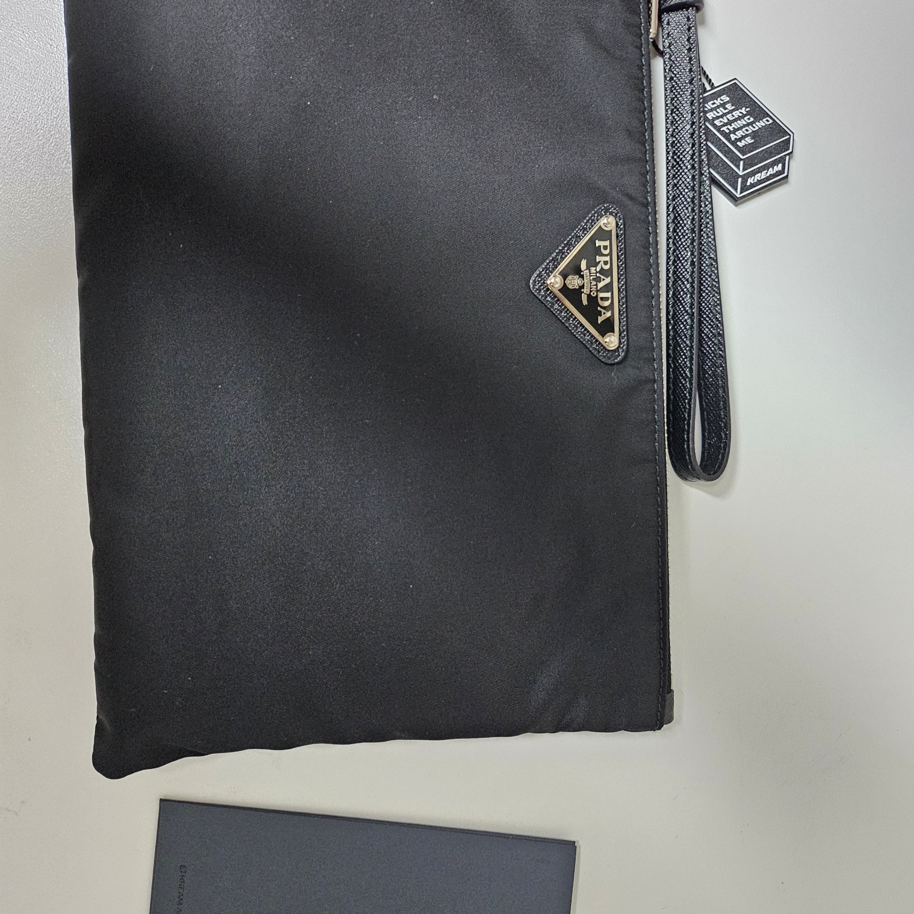 Prada Re-Nylon and Saffiano Leather Pouch Black 착용 스타일 - 1