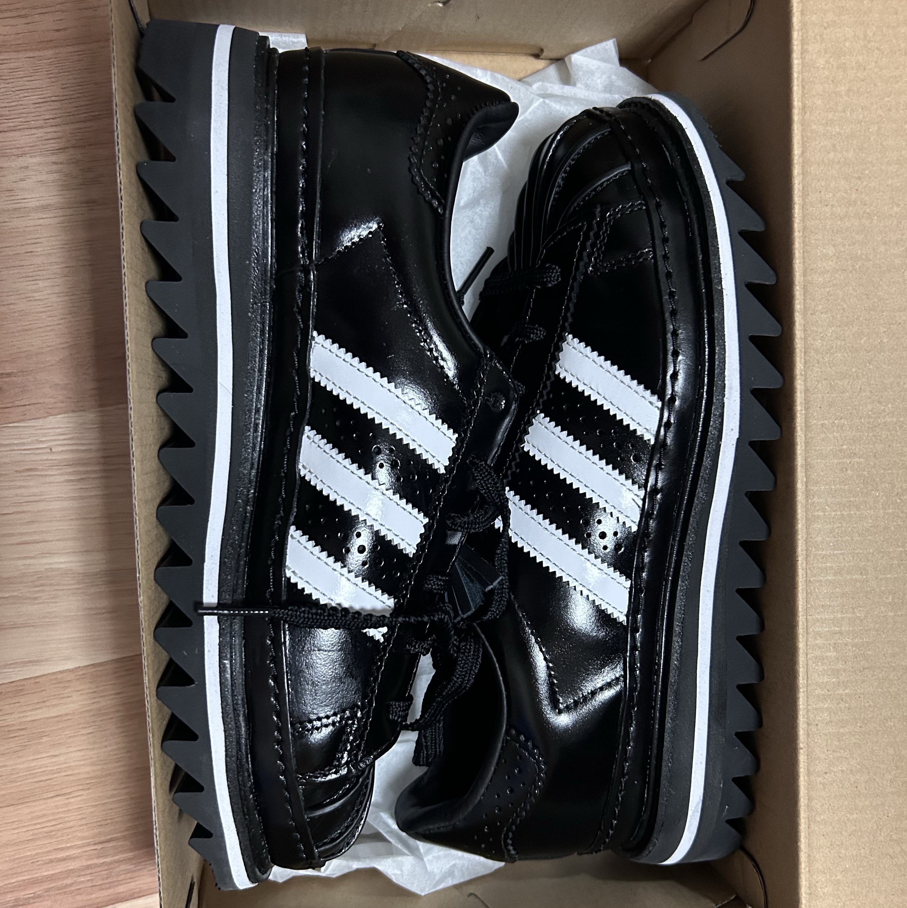Adidas x Clot Superstar Core Black Cloud White 착용 스타일 - 5