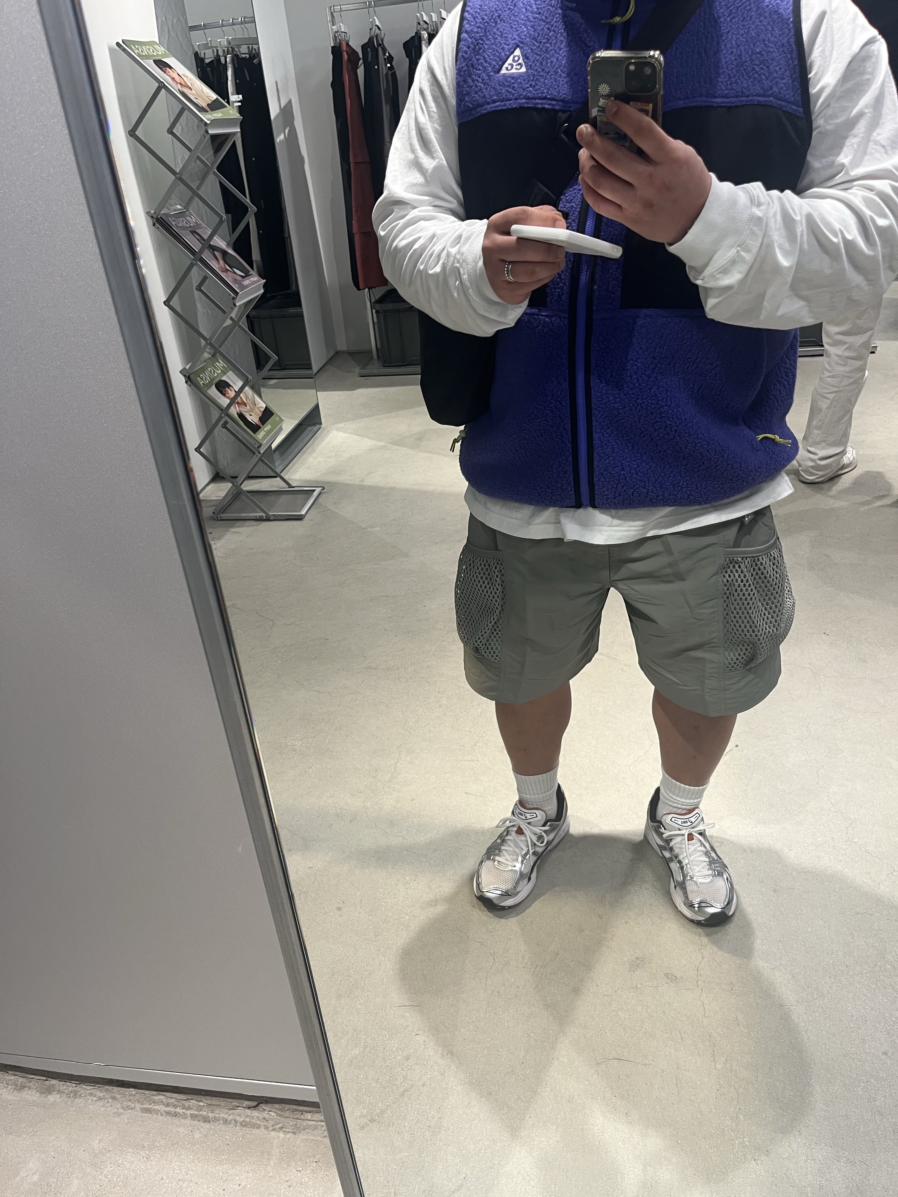 Asics Gel-Kayano 14 White Piquant Orange, Nike ACG Snowgrass Cargo Shorts Medium Olive - US/EU 착용 스타일