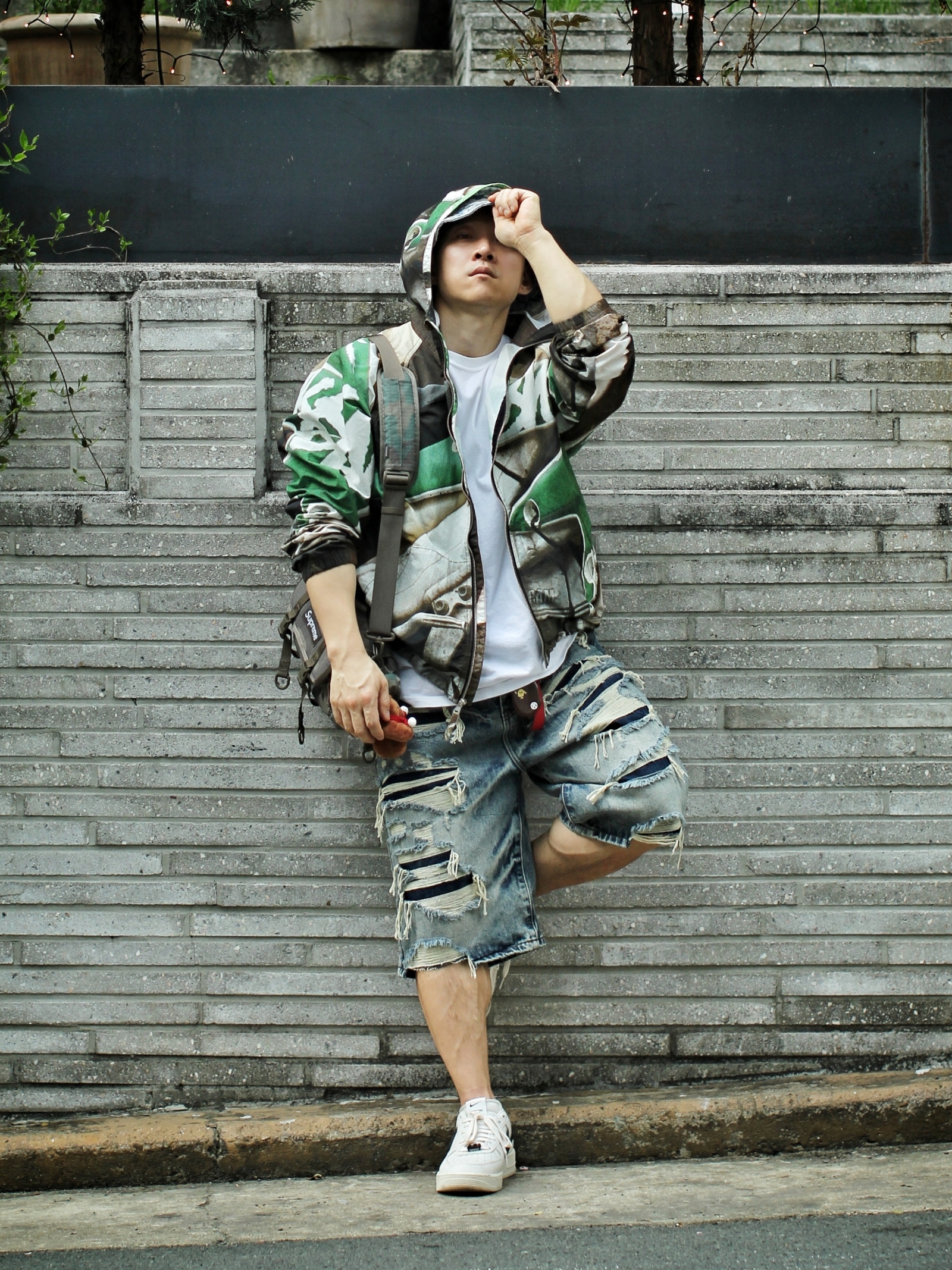 Supreme Fat Tip Jacquard Denim Crusher Blue - 22SS, Stussy Basic Stussy T-Shirt White 2024, 2025 착용 스타일 - 1