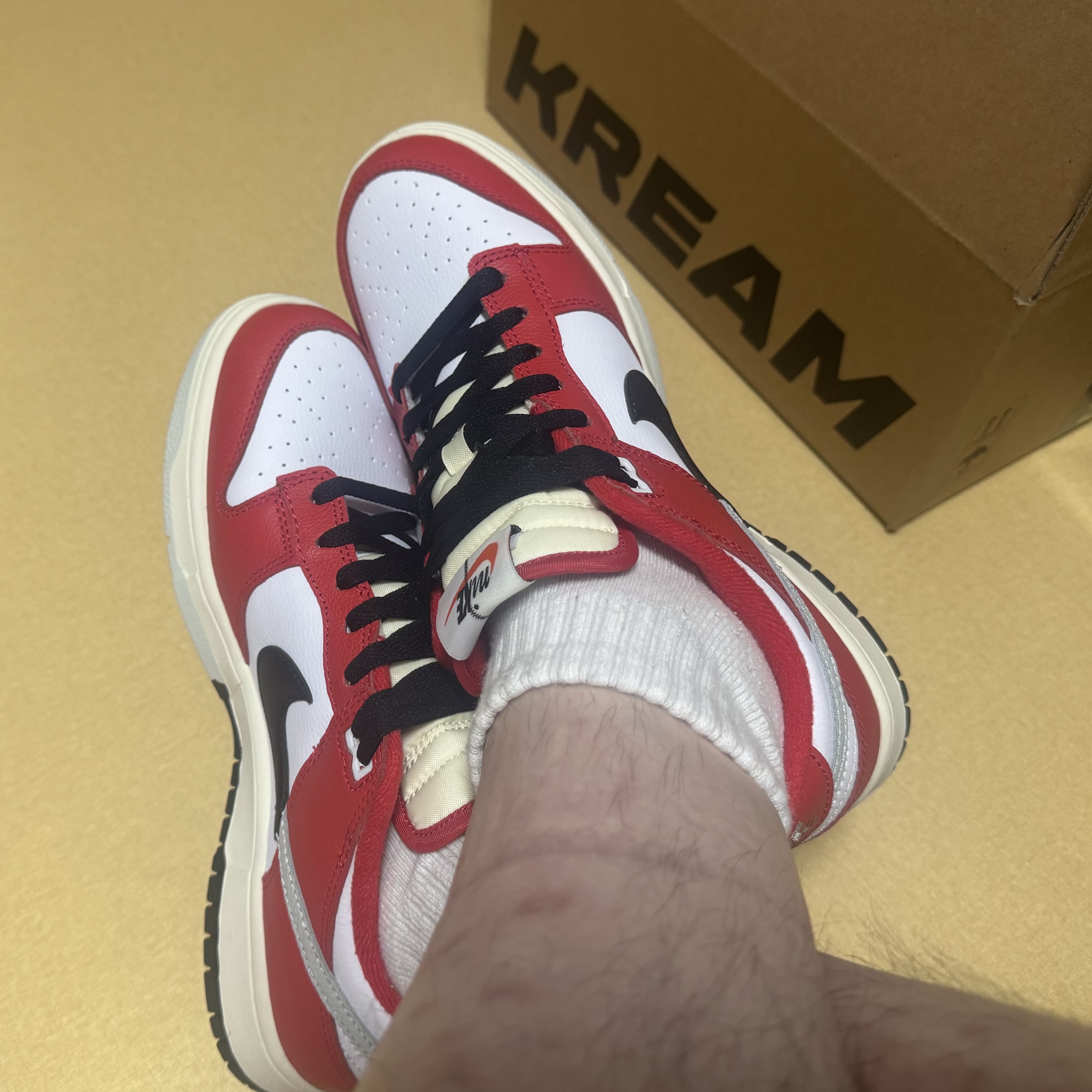 Nike Dunk Low Retro PRM University Red Black 착용 스타일
