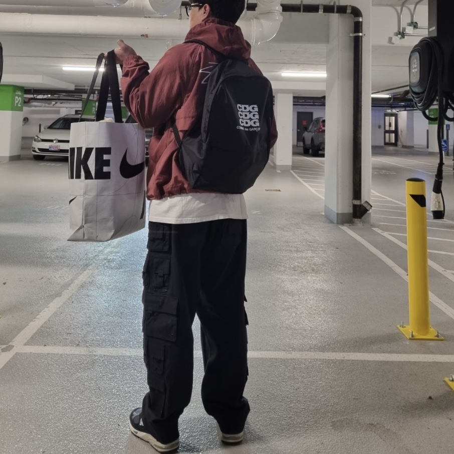 CDG Backpack Black, Stussy Wave Dye Beach Shell Jacket Maroon 착용 스타일