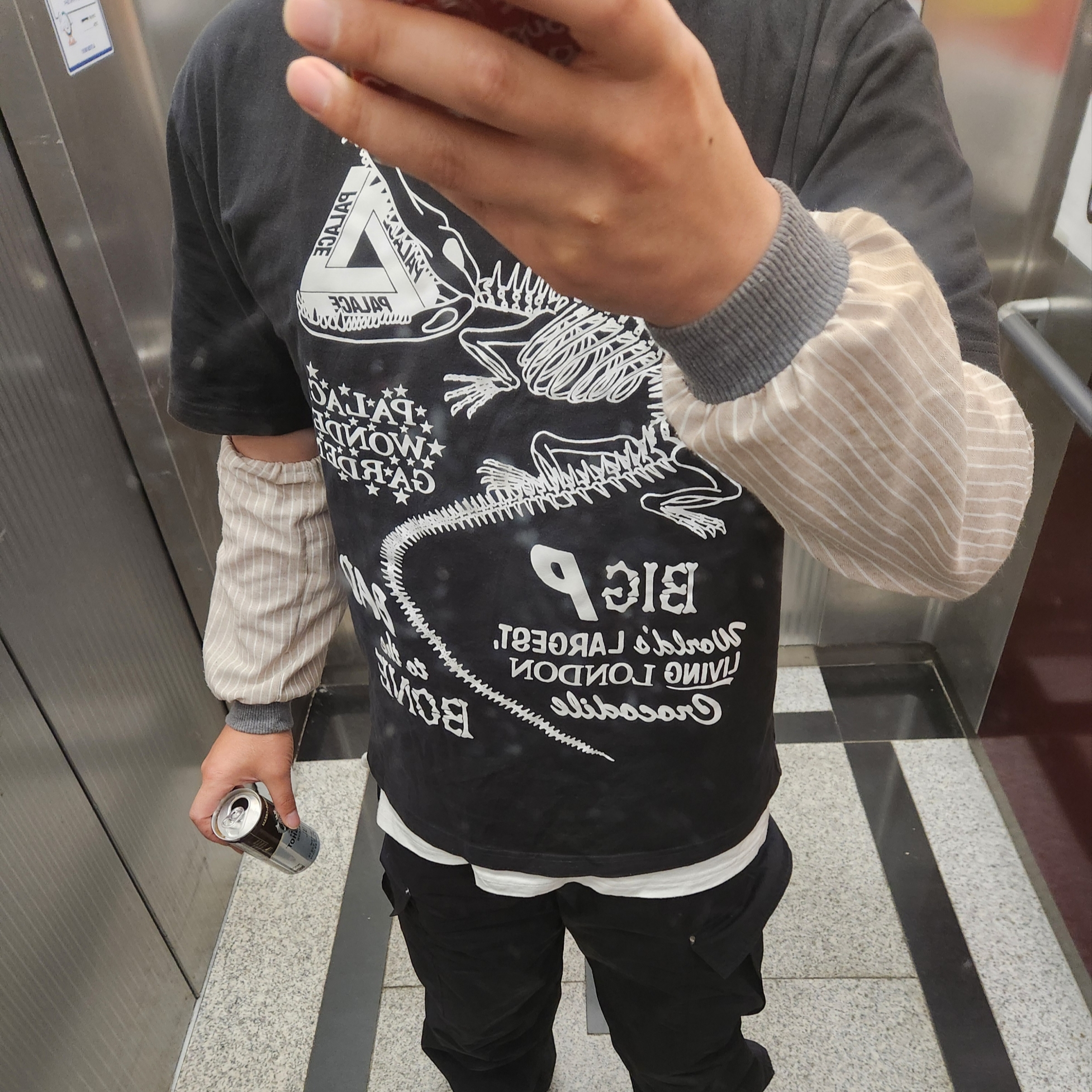 Palace Chomper T-Shirt Black - 22FW 착용 스타일