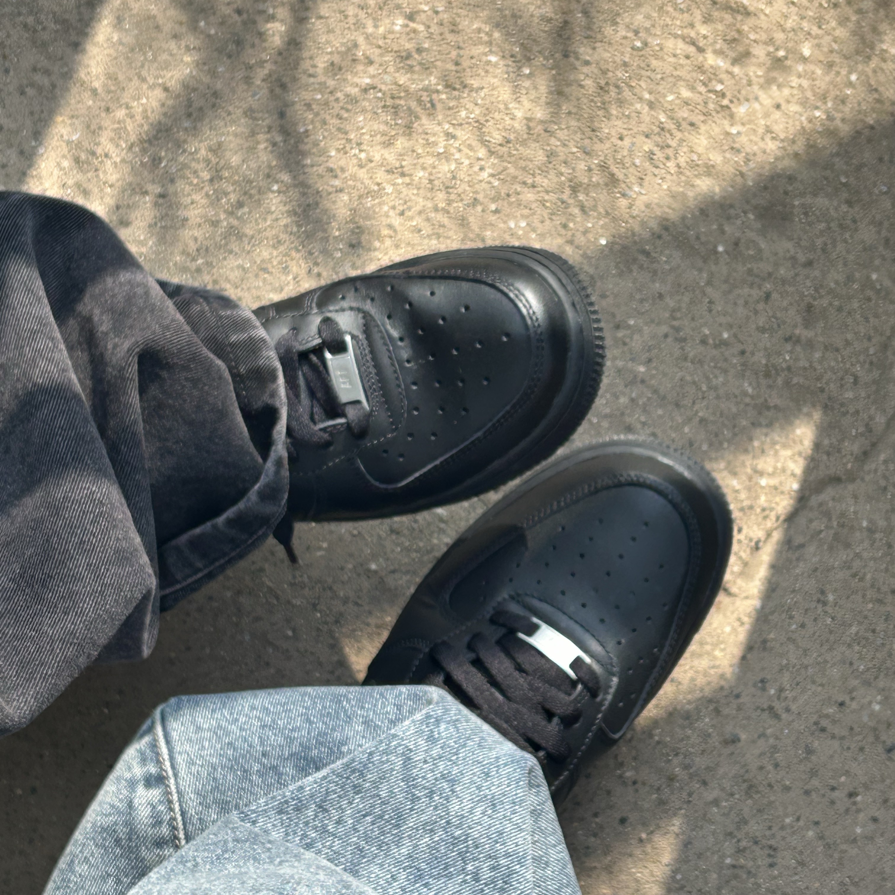 (W) Nike Air Force 1 '07 Low Triple Black, Nike Air Force 1 '07 Low Triple Black 착용 스타일