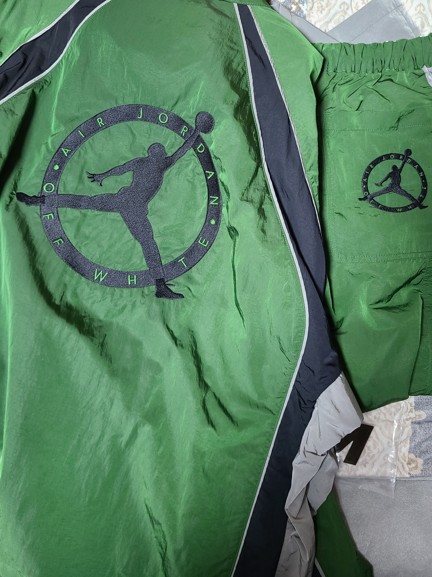 Jordan x Off-White Track Top Forest Green - US/EU, Jordan x Off-White Track Pants Forest Green - Asia 착용 스타일 - 2