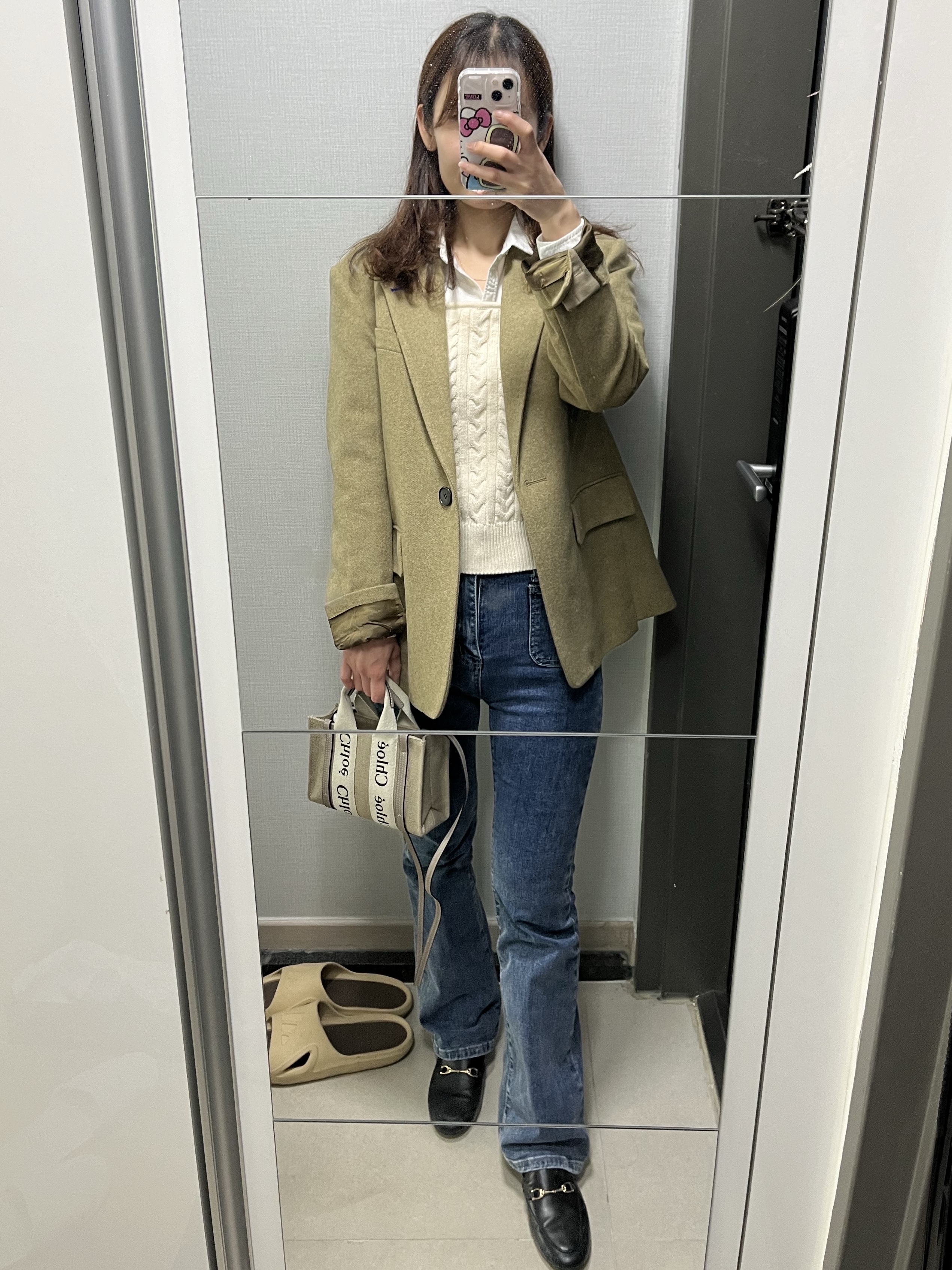 Chloe Woody Mini Tote Bag Musk Grey, (W) Coach Haley Loafer Black 착용 스타일